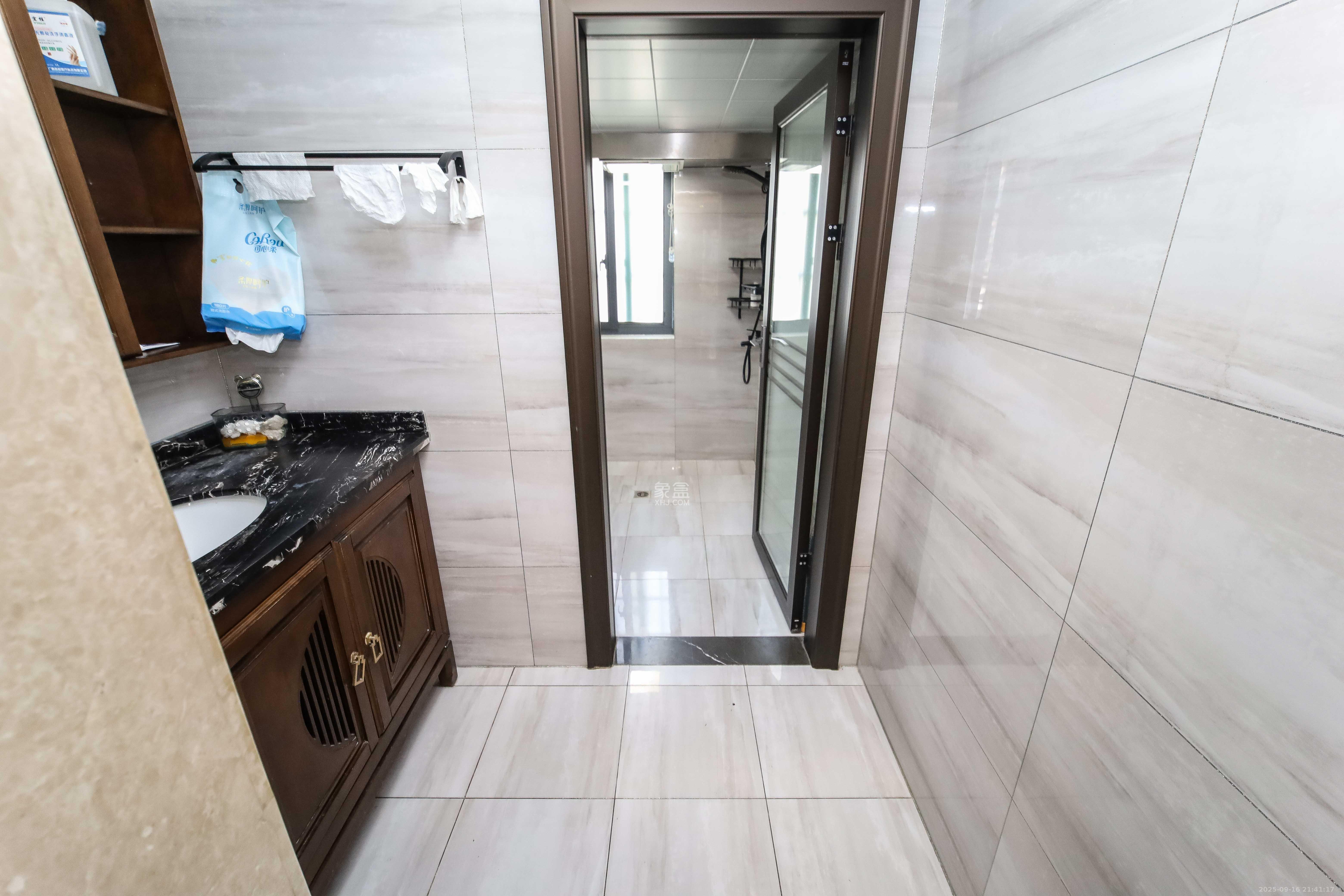 西子花苑 4室2厅2卫 180.0万 西子花苑 4室2厅2卫 180.0万卫生间