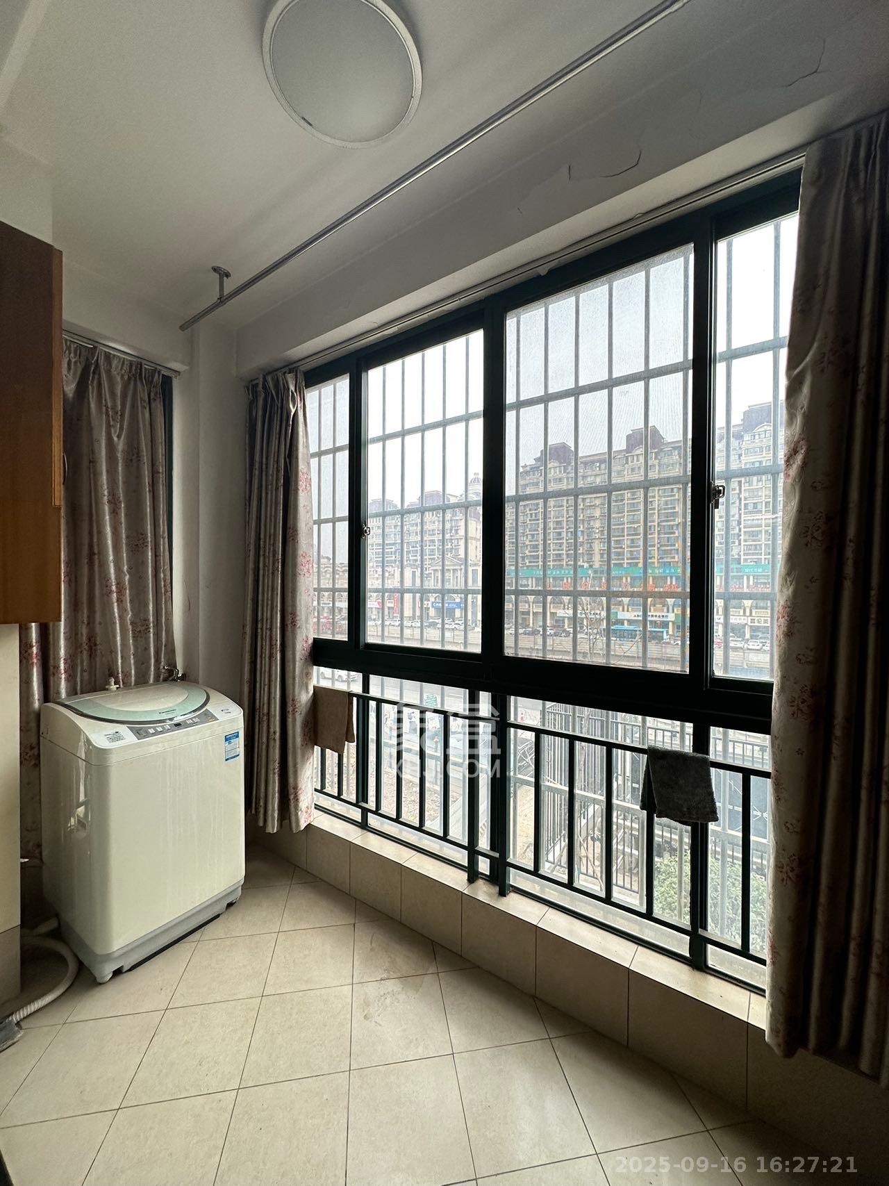 星城世家  3室2厅2卫    3200.0元/月室内图