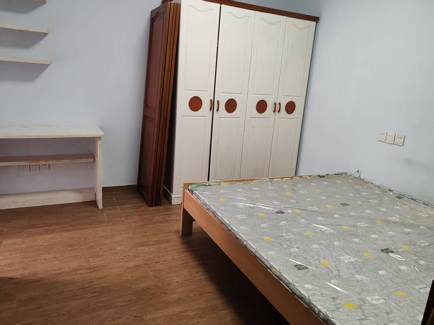 江畔人家 3室2厅1卫 2600.0元/月 江畔人家 3室2厅1卫 2600.0元/月室内图