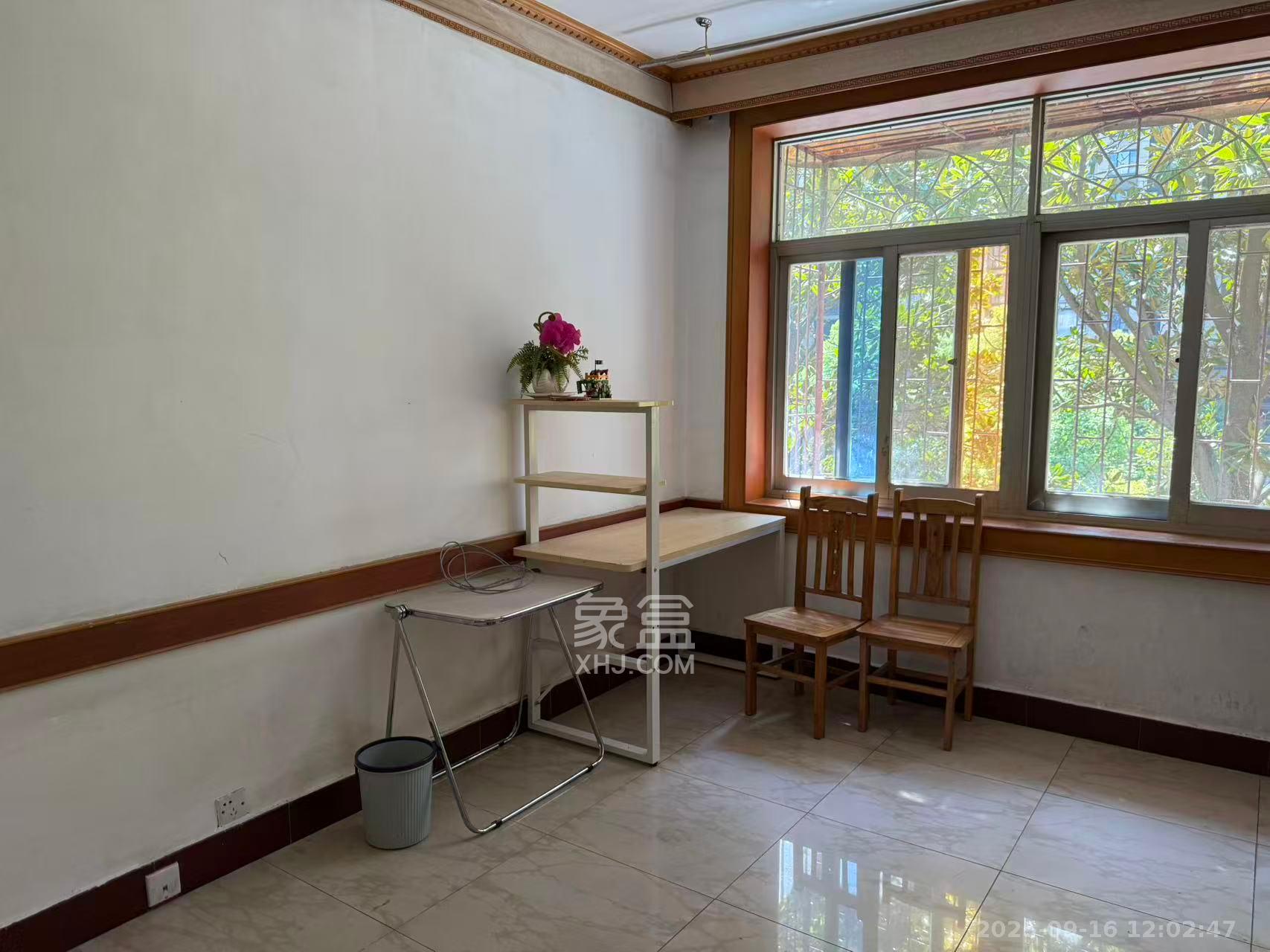 移动科技有限公司职工住宅楼 4室1厅1卫 1300.0元/月 移动科技有限公司职工住宅楼 4室1厅1卫 1300.0元/月室内图