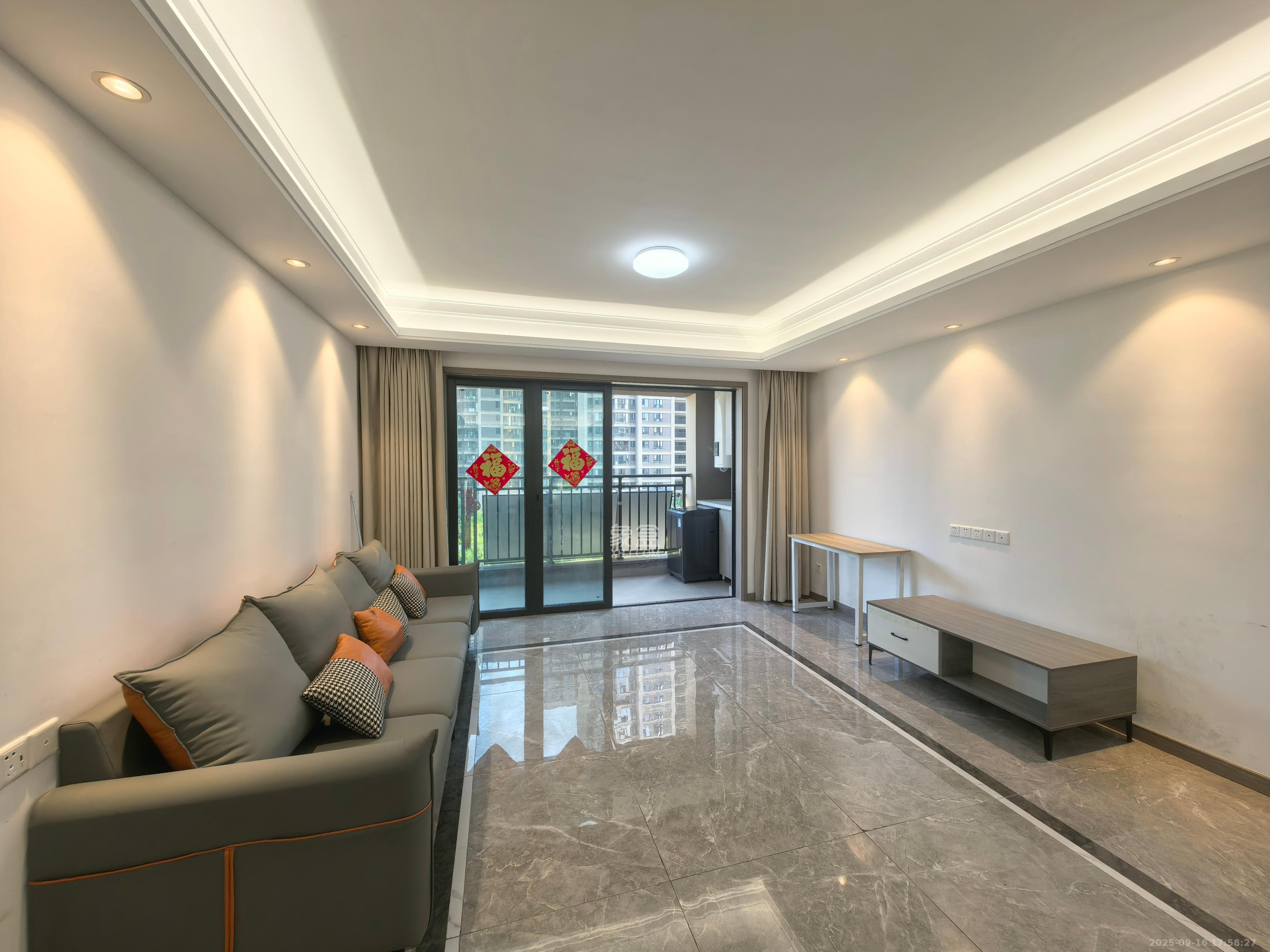 越秀亲爱里 5室2厅2卫 3280.0元/月 越秀亲爱里 5室2厅2卫 3280.0元/月室内图