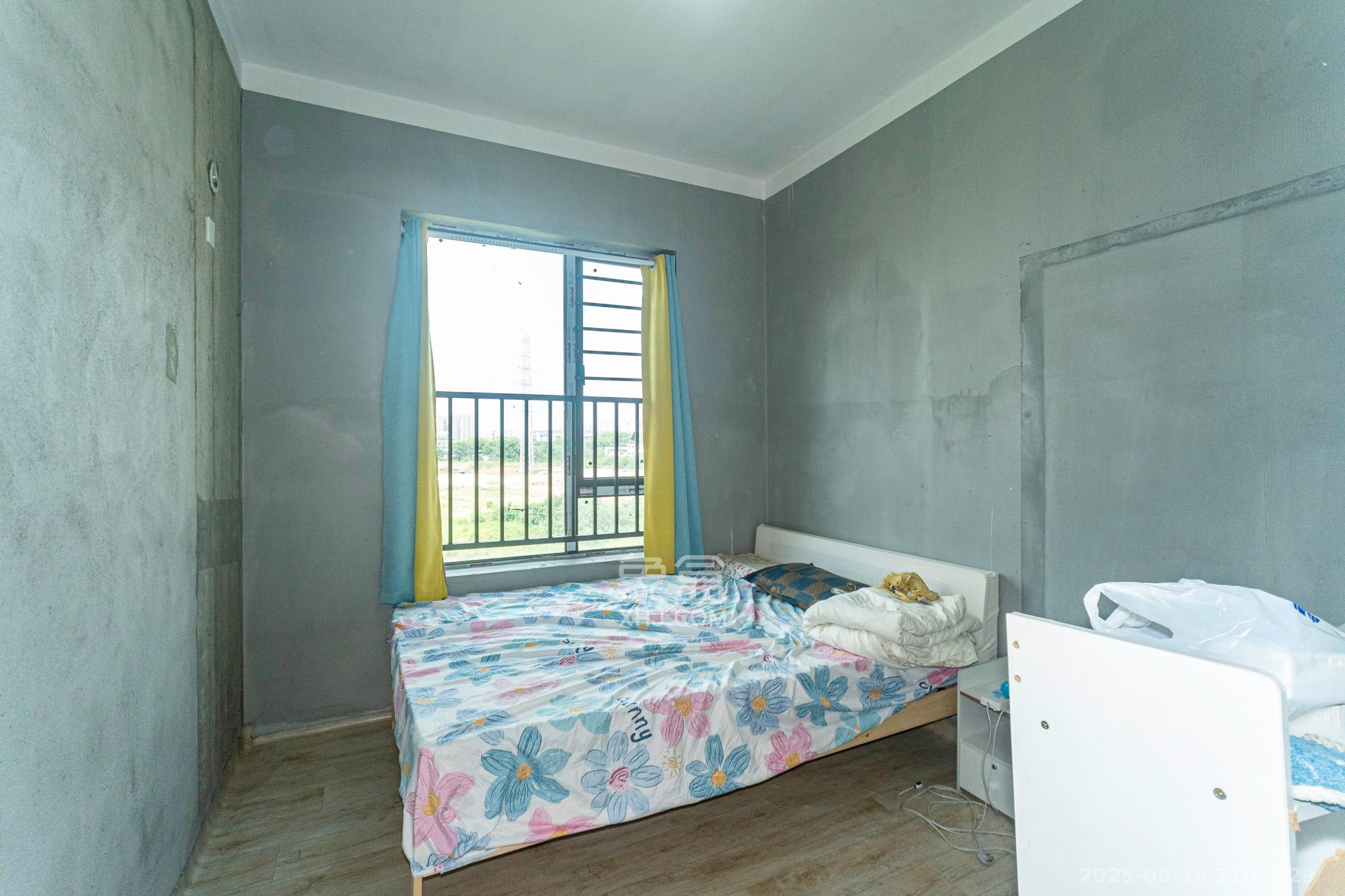 湘域芯城二期  3室2厅2卫    94.8万卧室