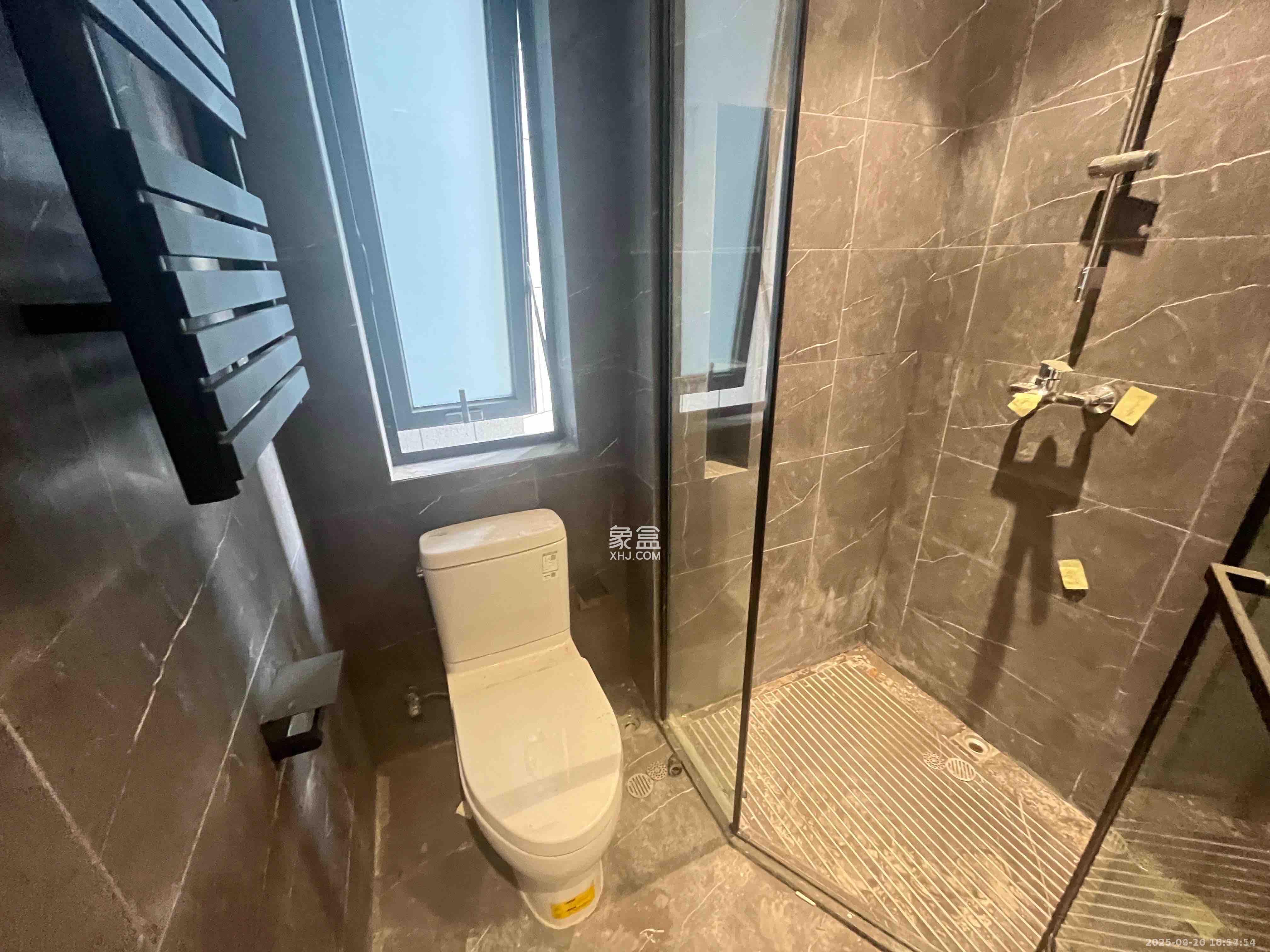 绿地麓云国际一期 5室2厅3卫 5500.0元/月 绿地麓云国际一期 5室2厅3卫 5500.0元/月室内图