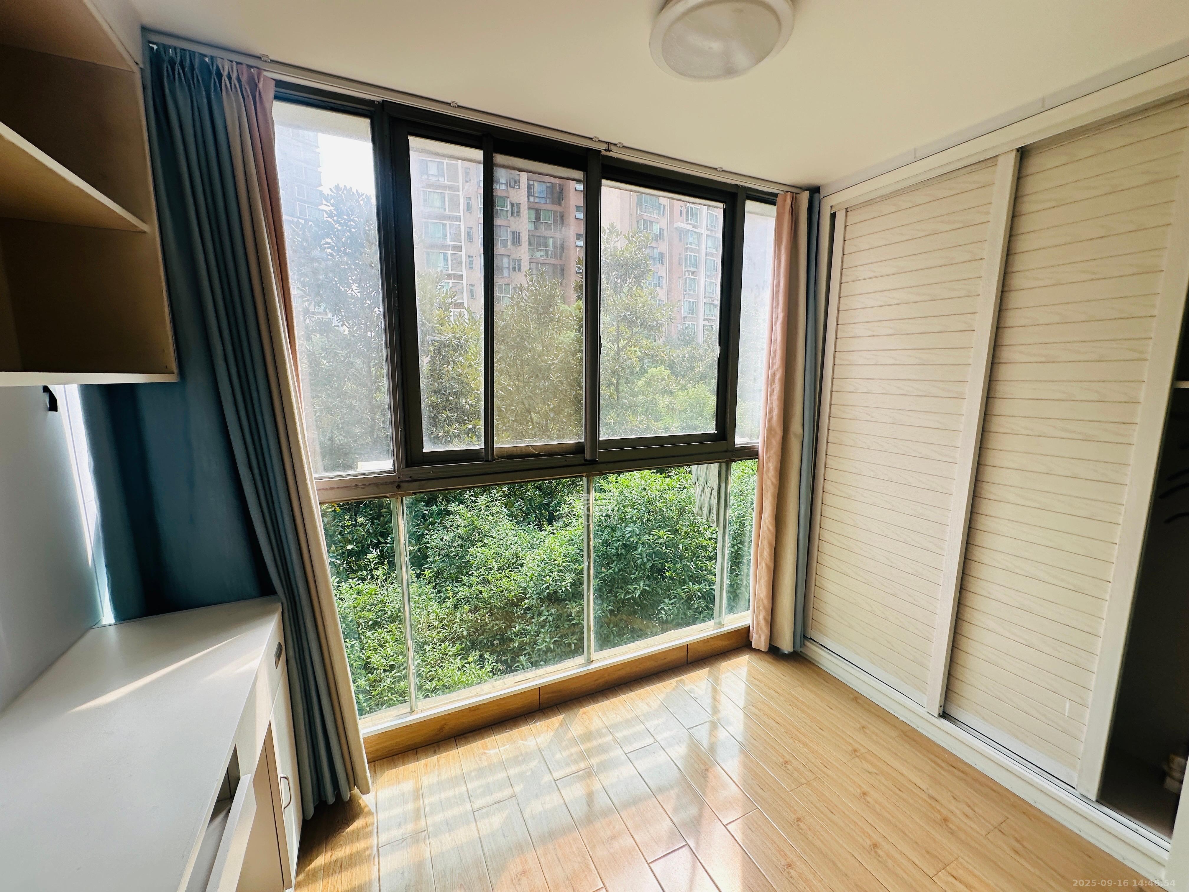 新城新世界一二三期  2室2厅1卫    2500.0元/月室内图