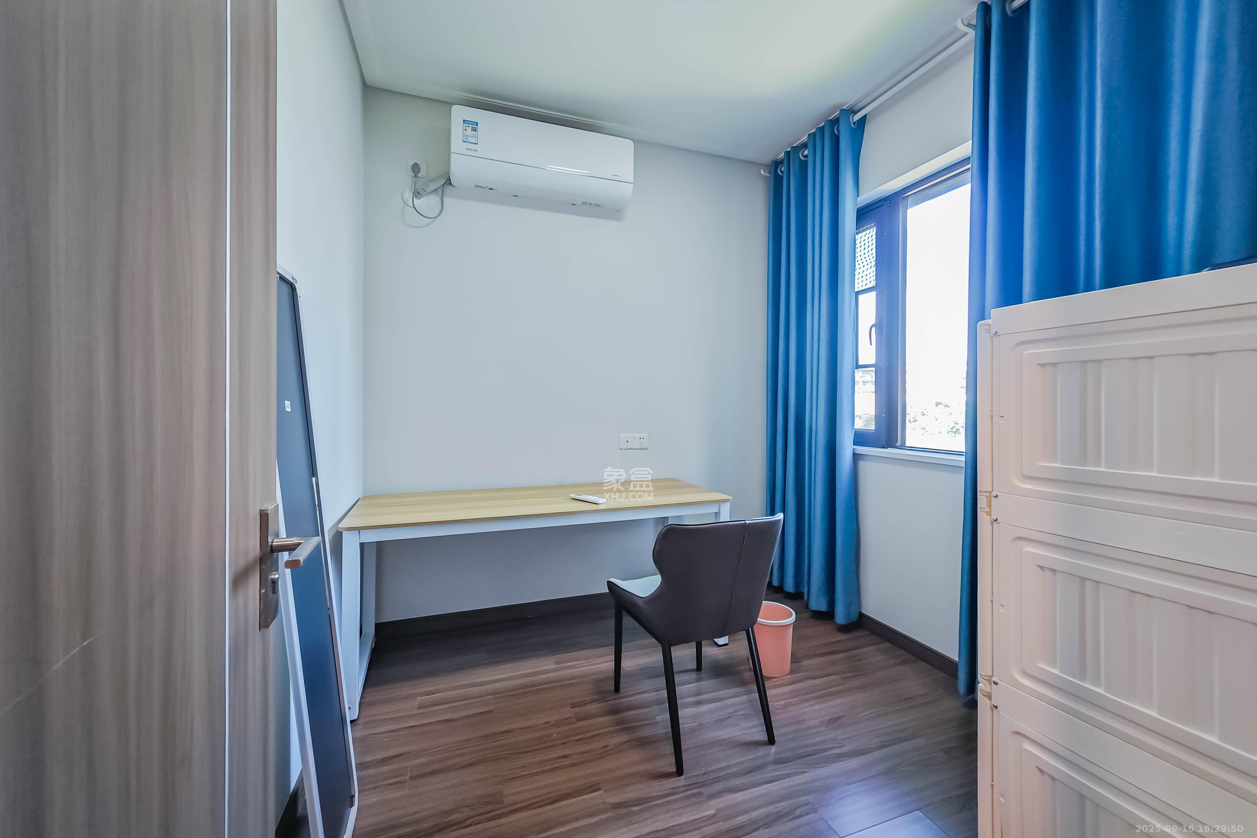 保利茉莉公馆  3室2厅2卫    150.0万卧室