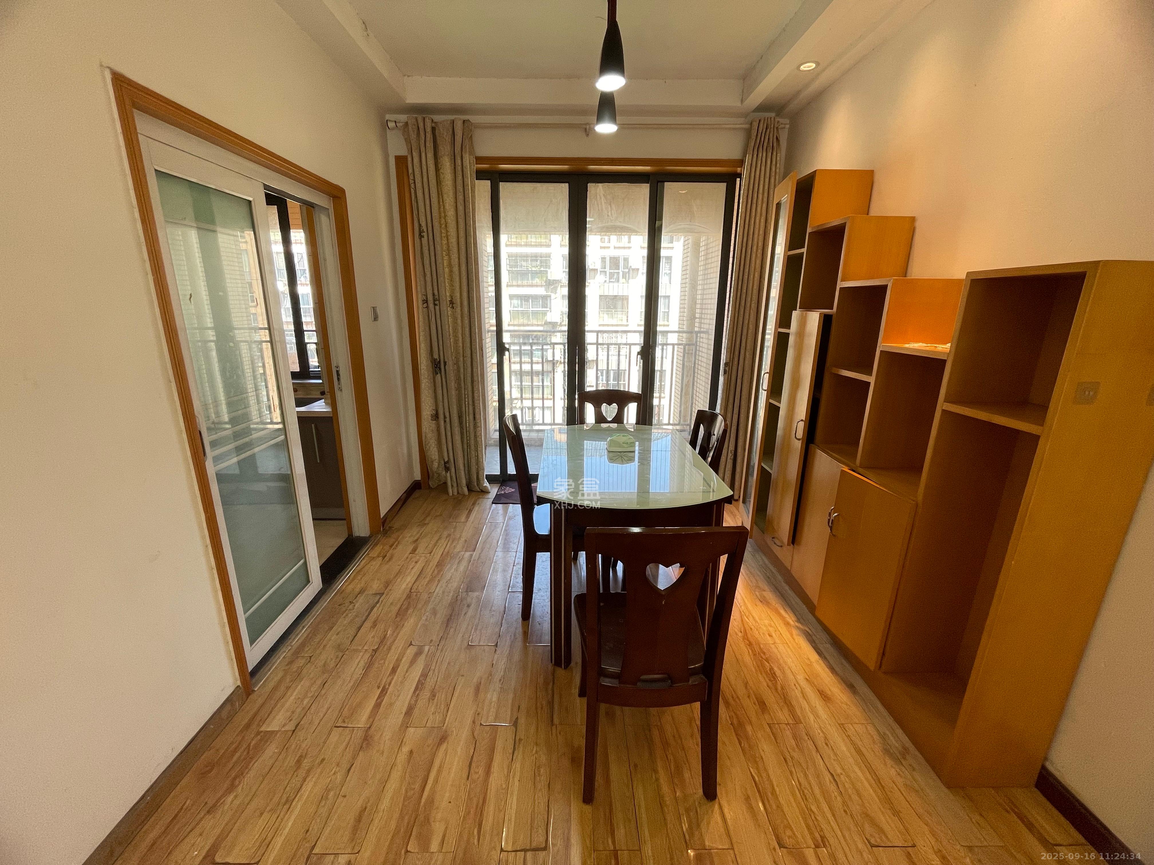 中城丽景香山园 2室2厅1卫 2400.0元/月 中城丽景香山园 2室2厅1卫 2400.0元/月室内图