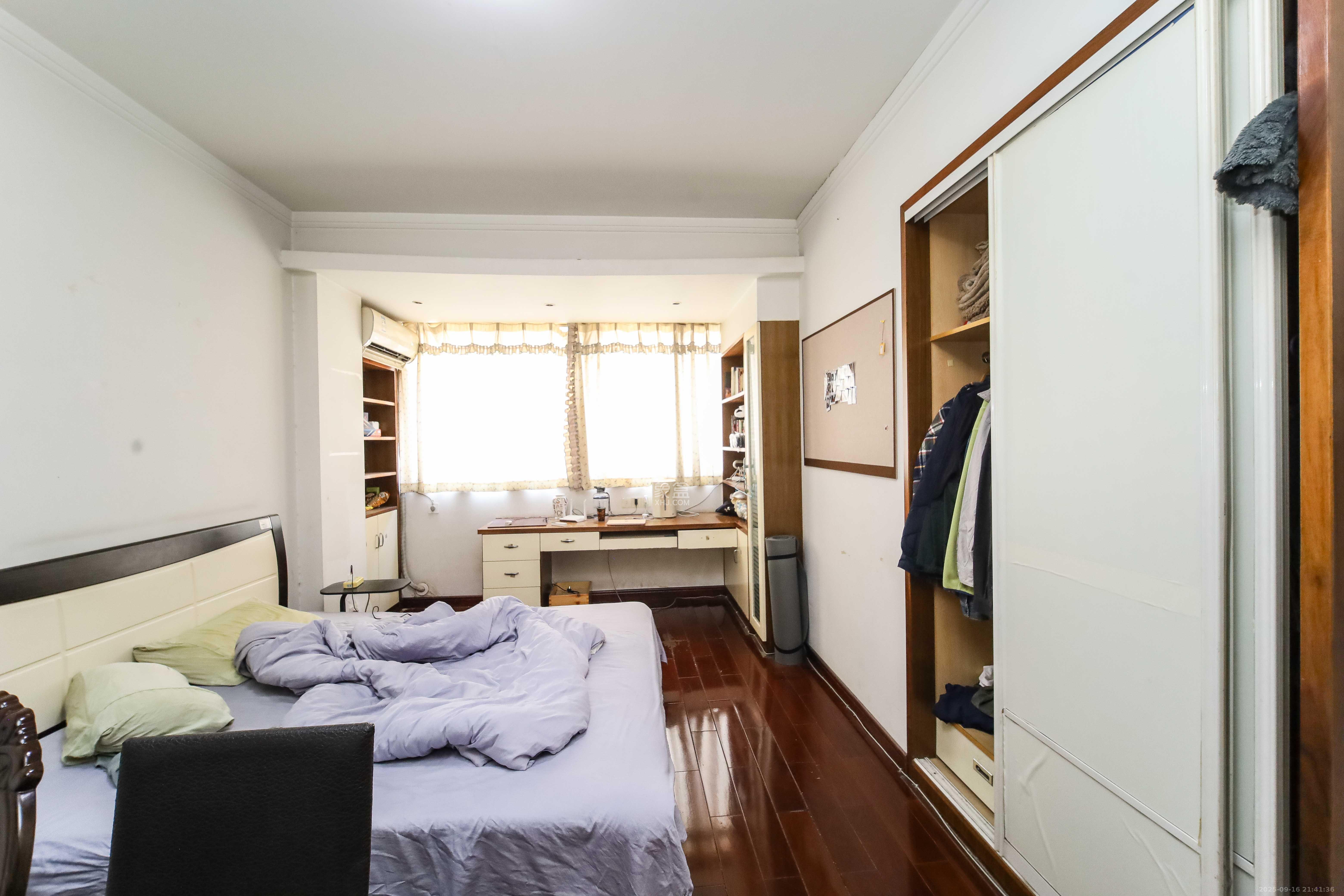 康欣园 3室2厅2卫 88.0万 康欣园 3室2厅2卫 88.0万卧室