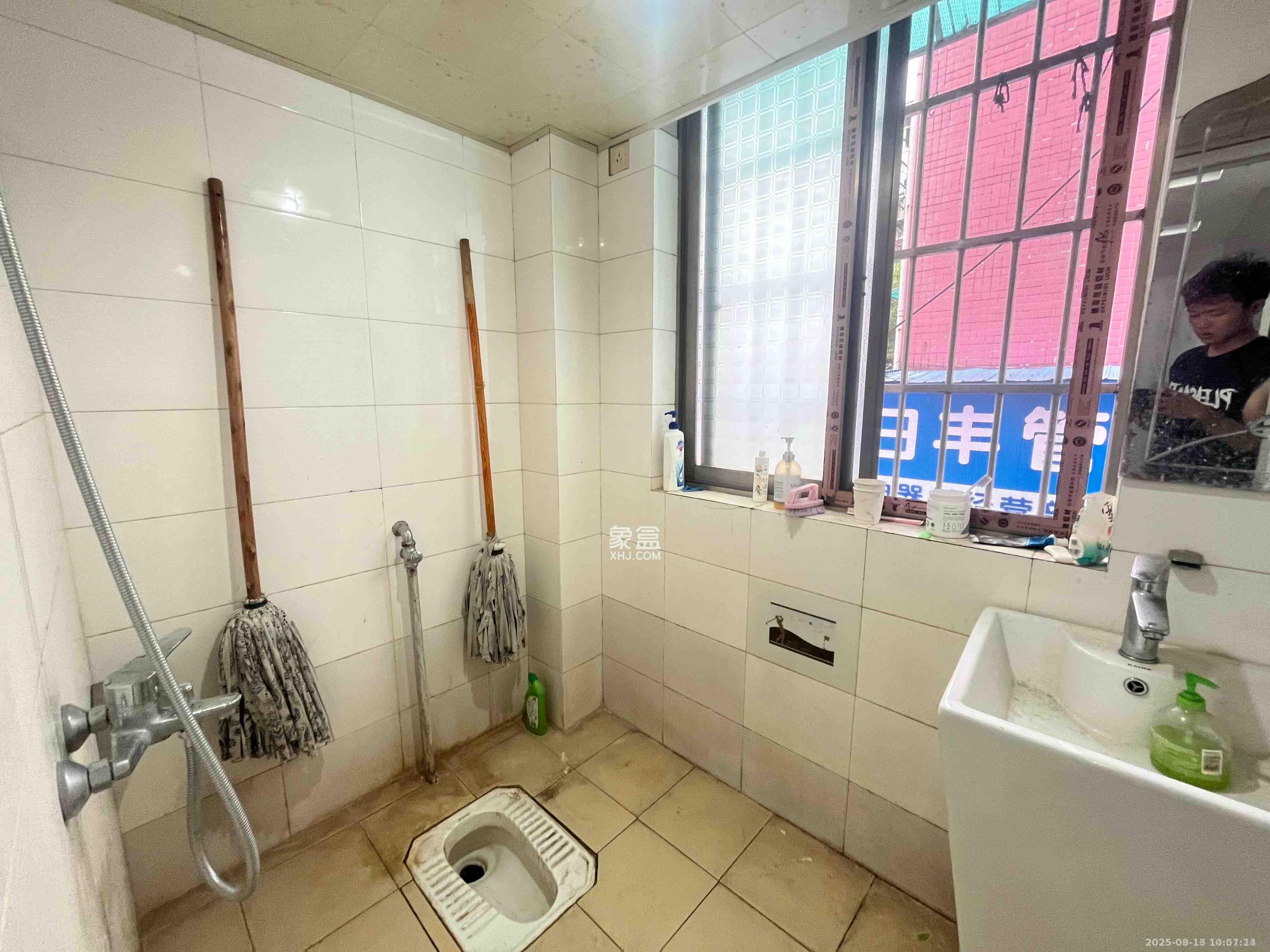 金盛园  4室2厅2卫    2100.0元/月室内图