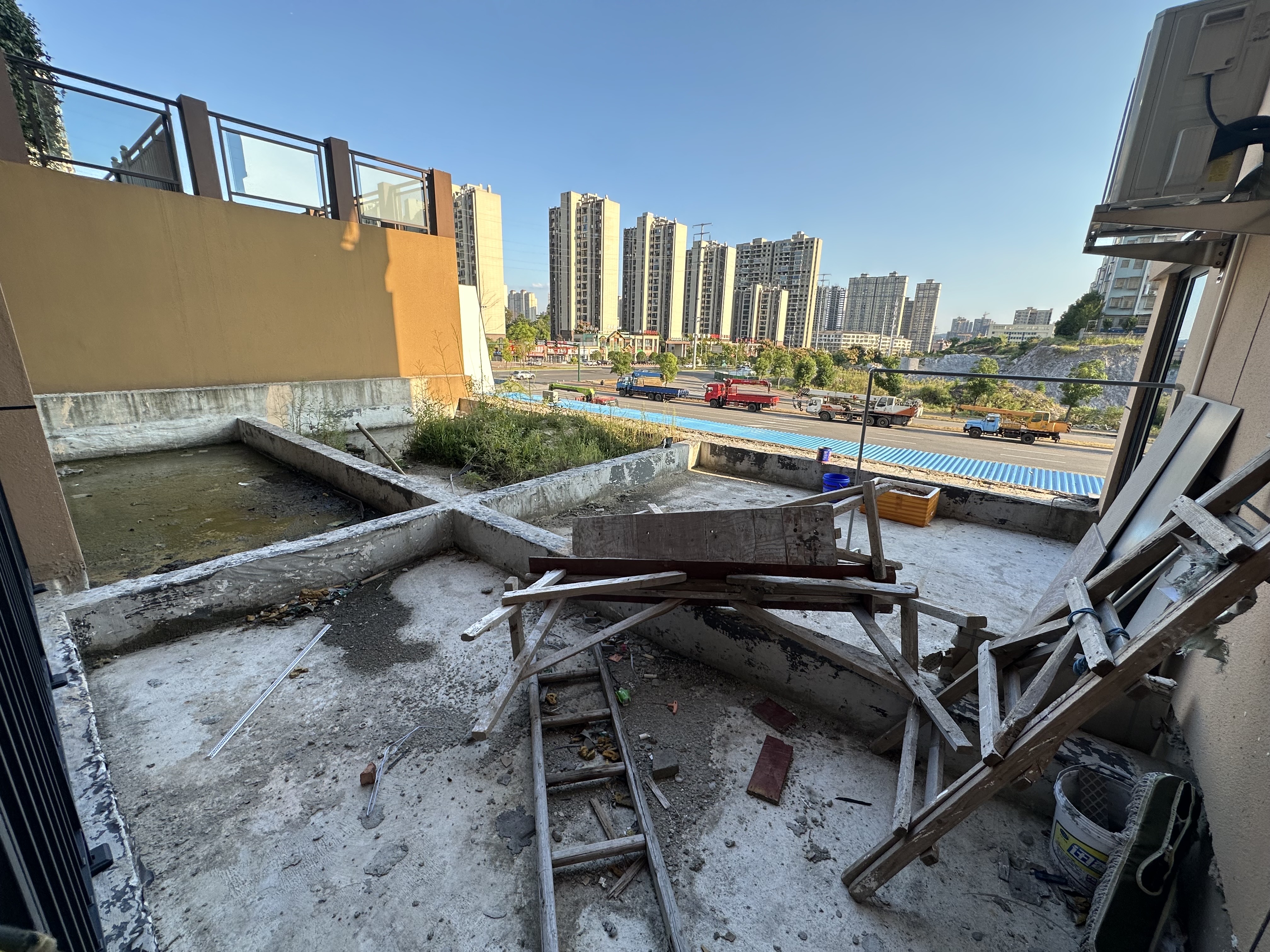 吉鸿花园 3室2厅2卫 65.5万 吉鸿花园 3室2厅2卫 65.5万客厅