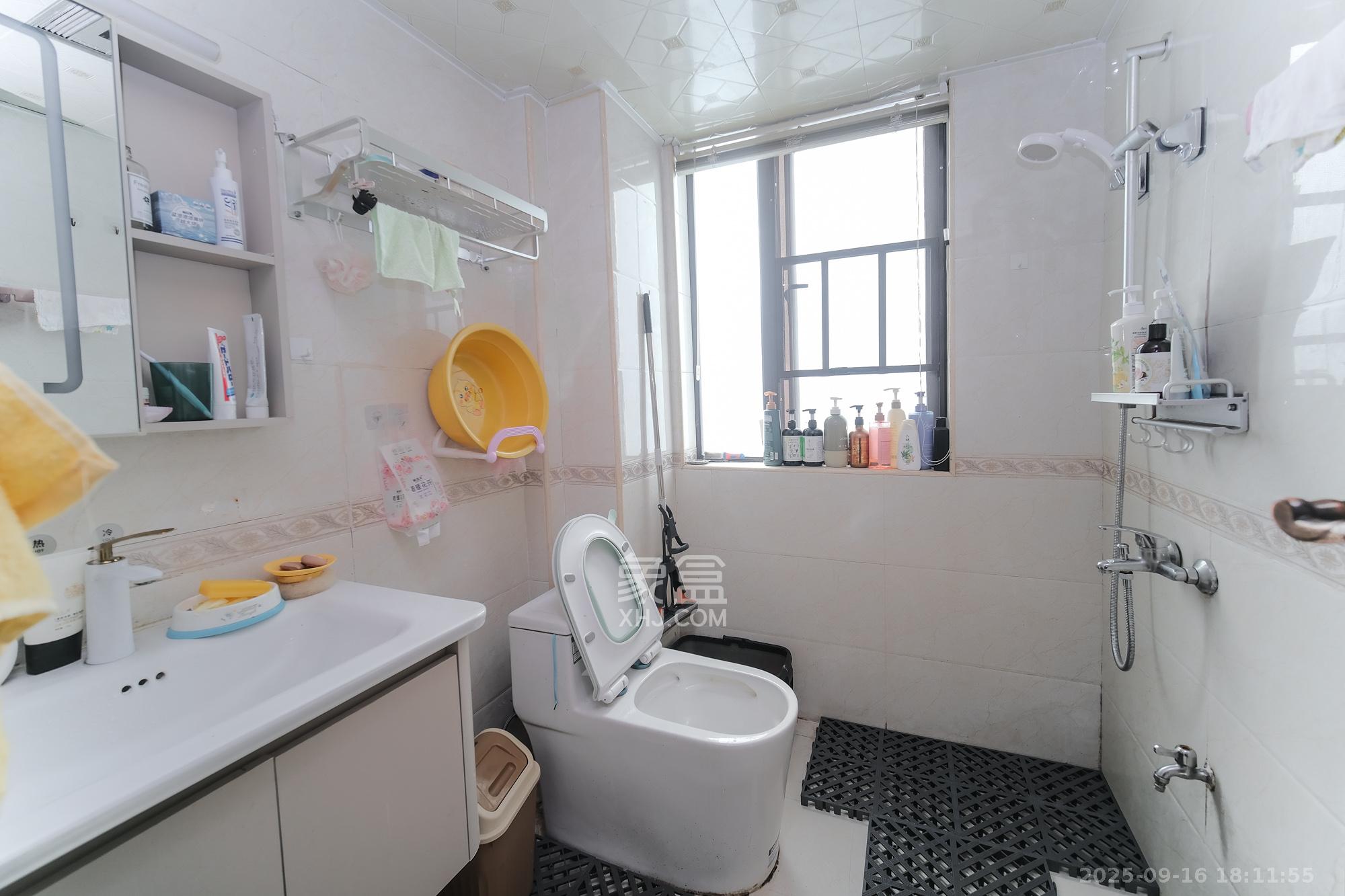 盛地春天里 1室2厅1卫 50.8万 盛地春天里 1室2厅1卫 50.8万卫生间