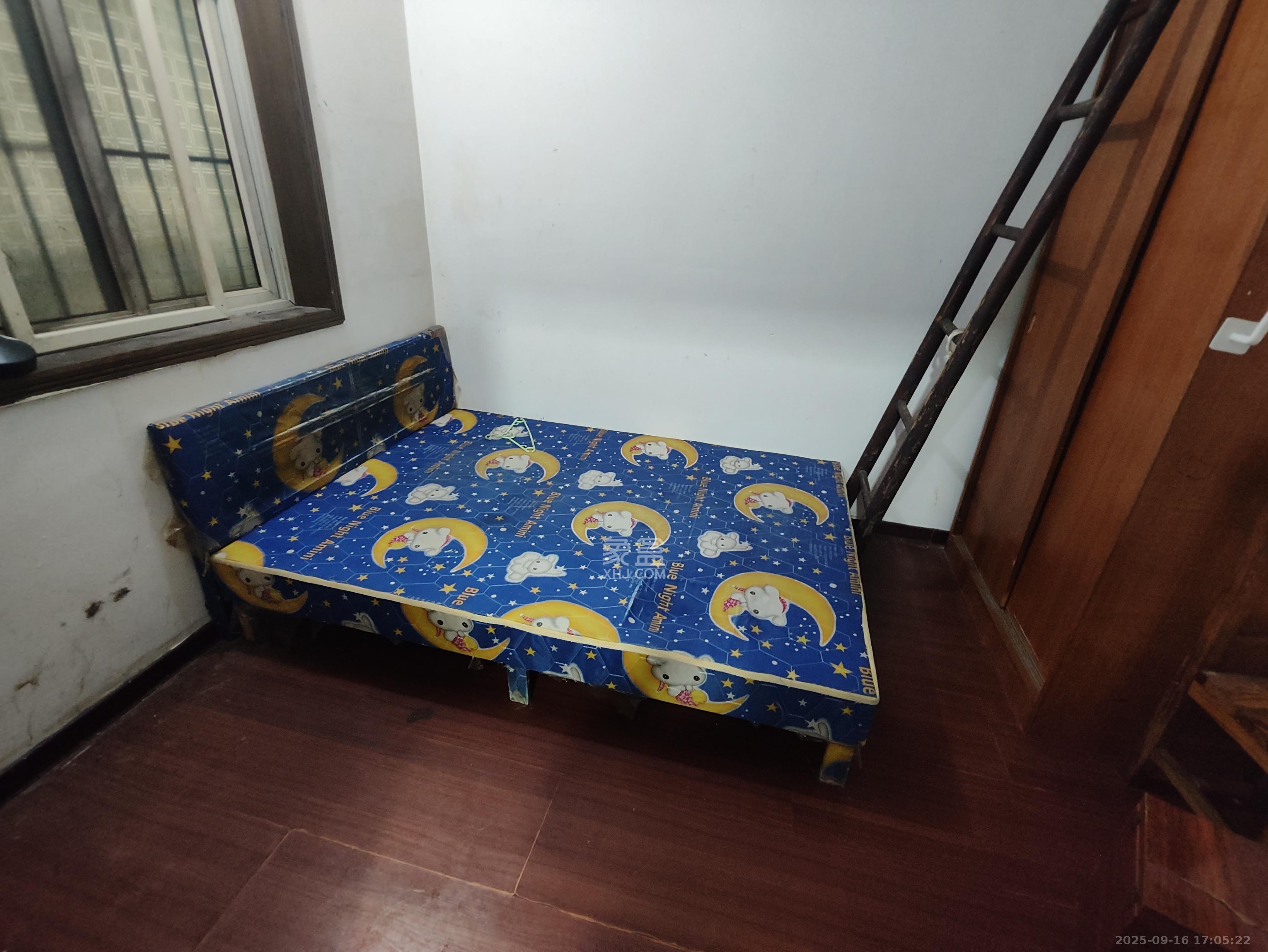 红花坡社区  3室2厅1卫    1350.0元/月室内图