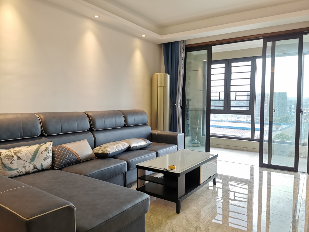 荣盛碧桂园铂悦府 3室2厅2卫 2200.0元/月 荣盛碧桂园铂悦府 3室2厅2卫 2200.0元/月室内图