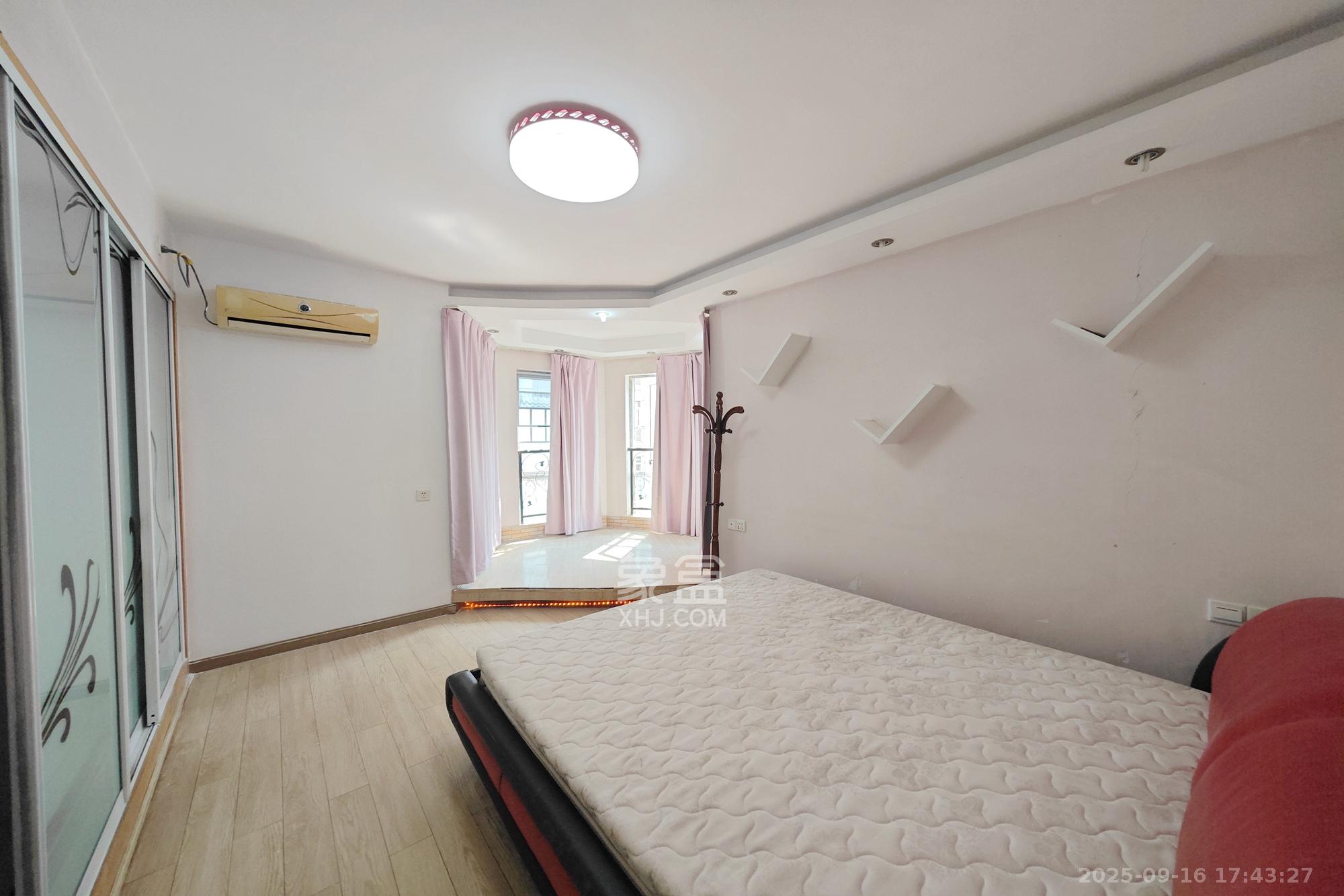 嘉盛华庭（一期、二期、三期）  3室2厅1卫    80.0万卧室