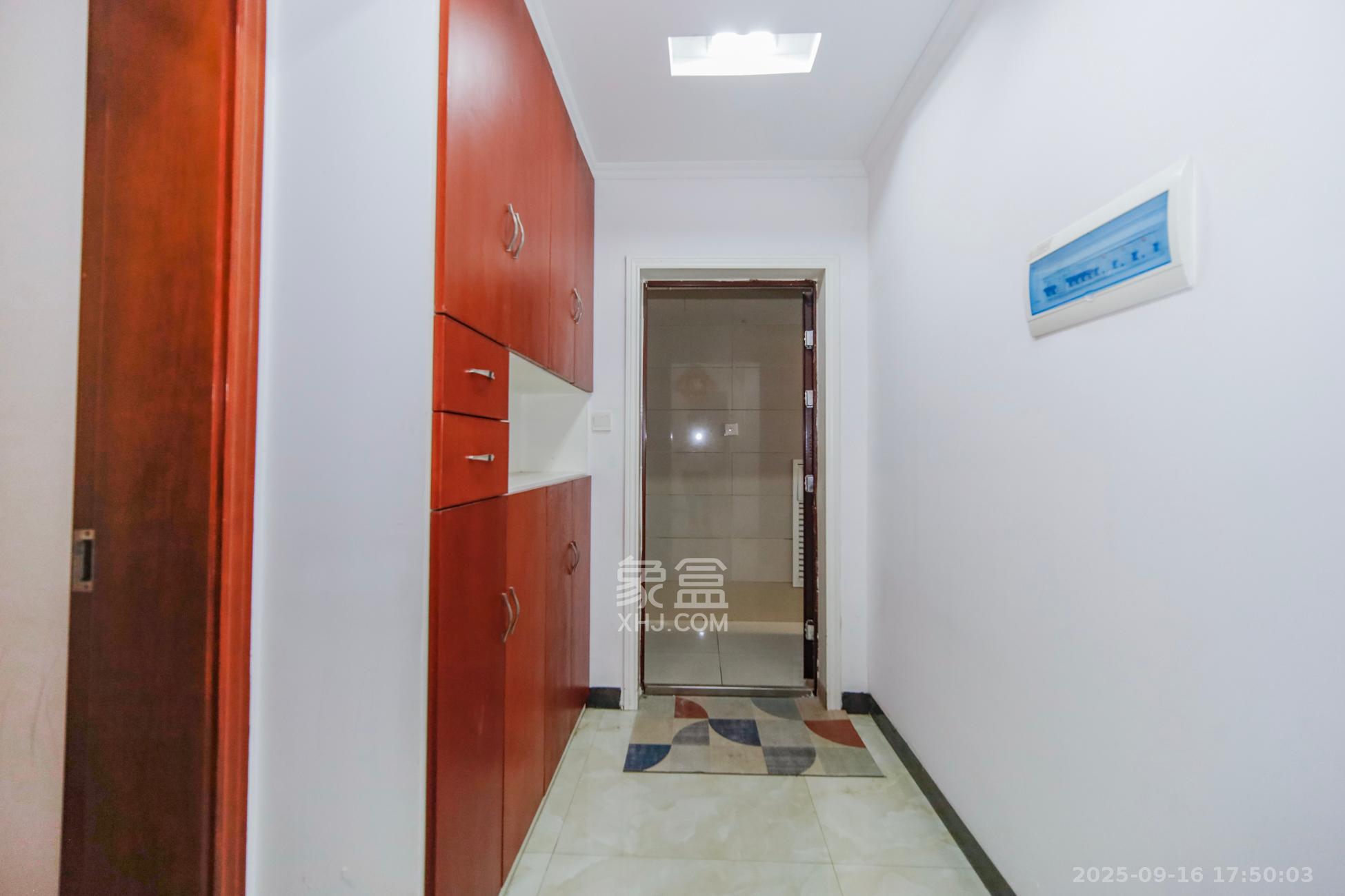 万象美域  4室2厅2卫    92.0万其他