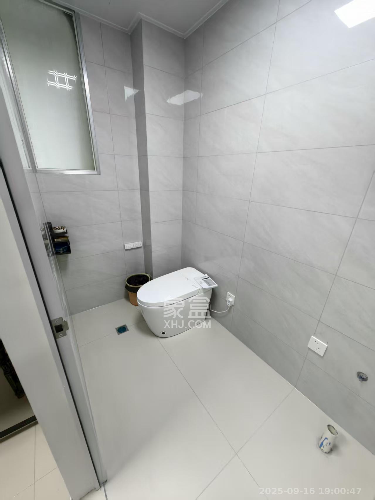 麓谷公馆(涉外国际公馆) 3室2厅2卫 2500.0元/月 麓谷公馆(涉外国际公馆) 3室2厅2卫 2500.0元/月室内图