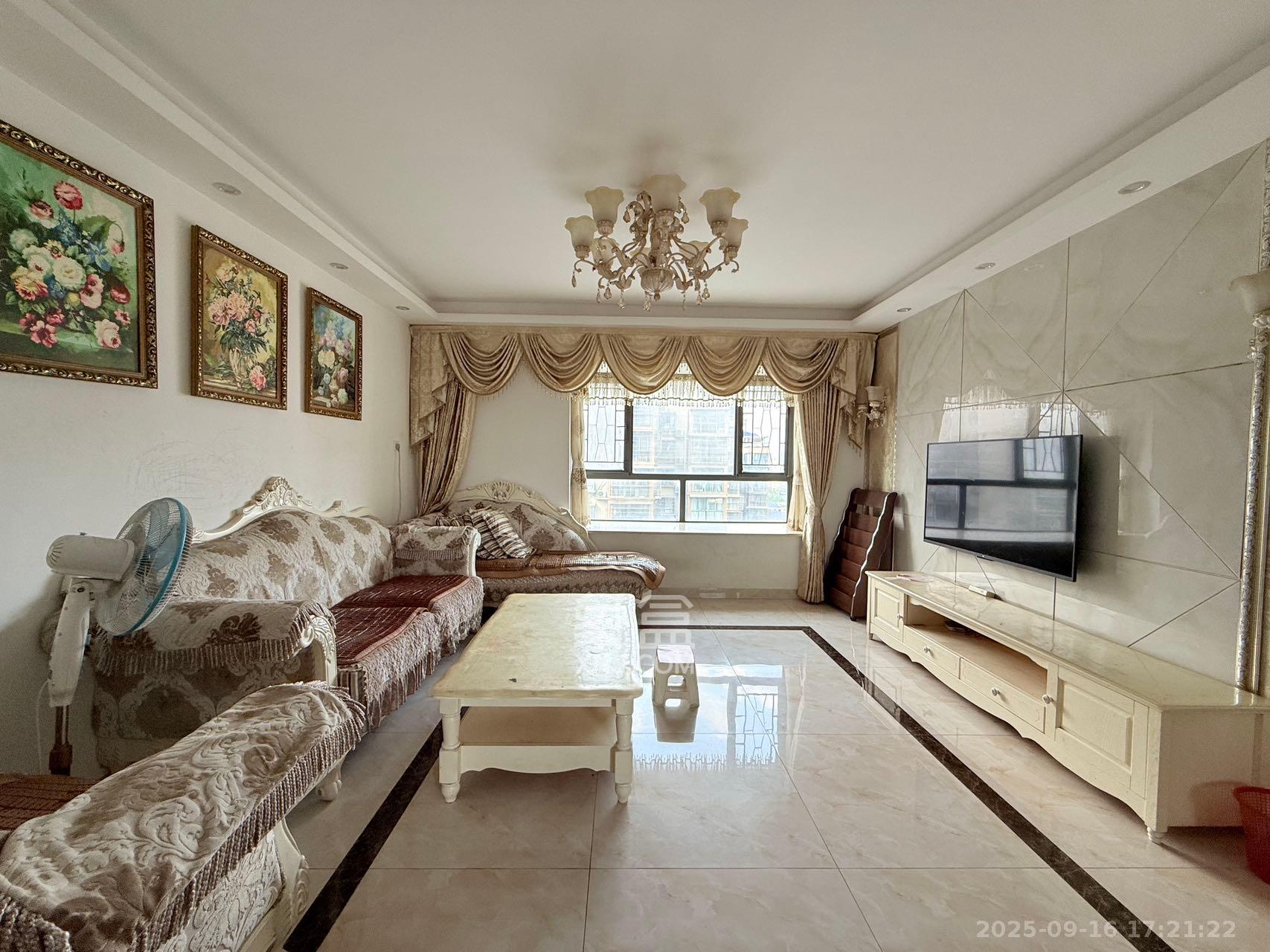 茶山馨苑 3室2厅2卫 3500.0元/月 茶山馨苑 3室2厅2卫 3500.0元/月室内图