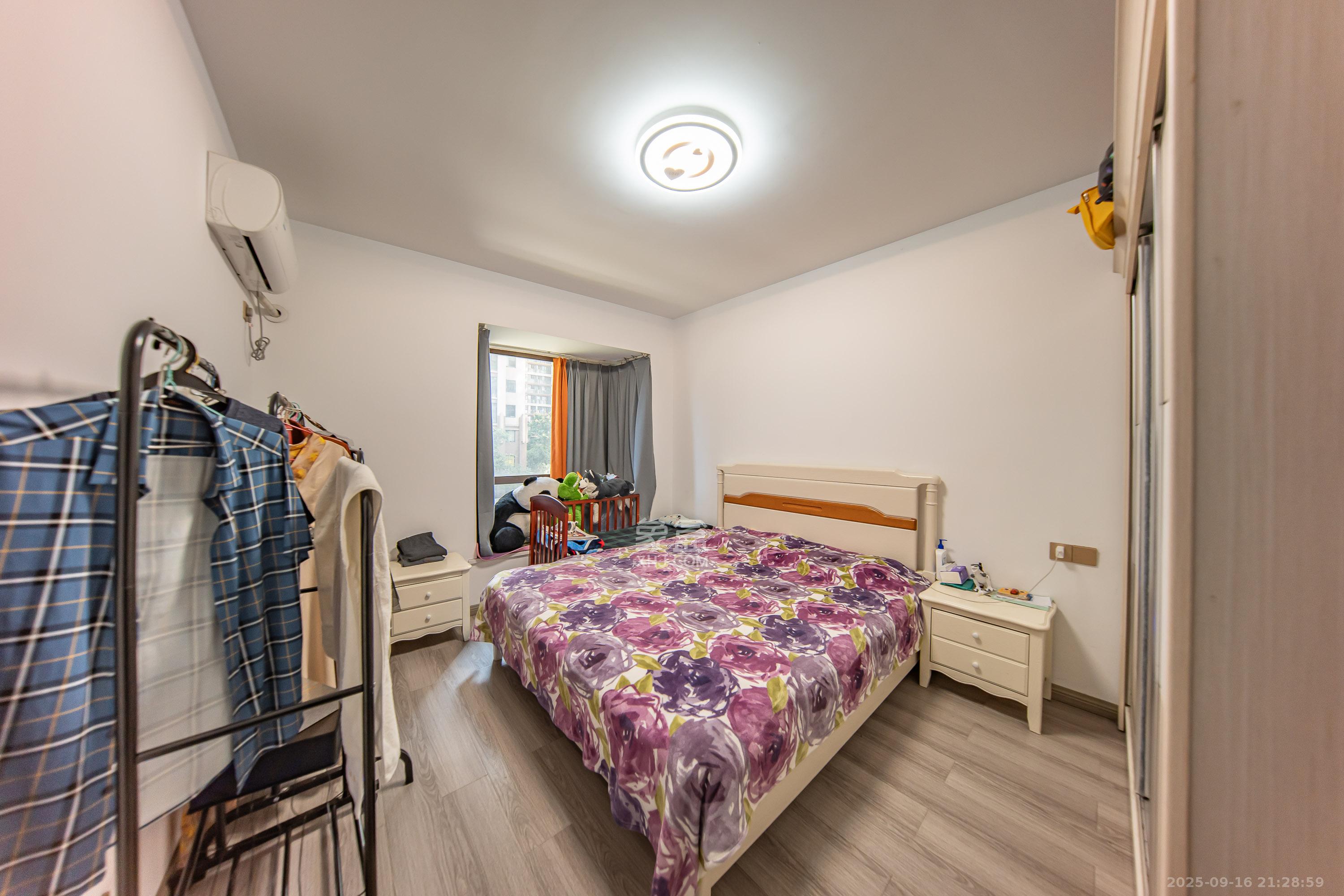 惟泽园  3室2厅2卫    85.0万卧室