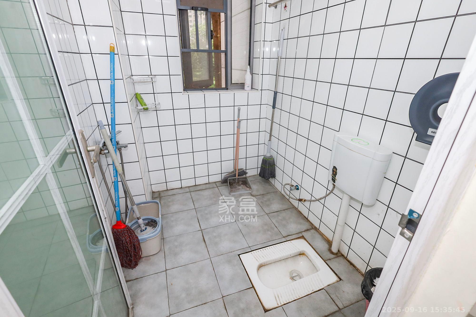 八方小区C区  3室2厅2卫    4000.0元/月室内图