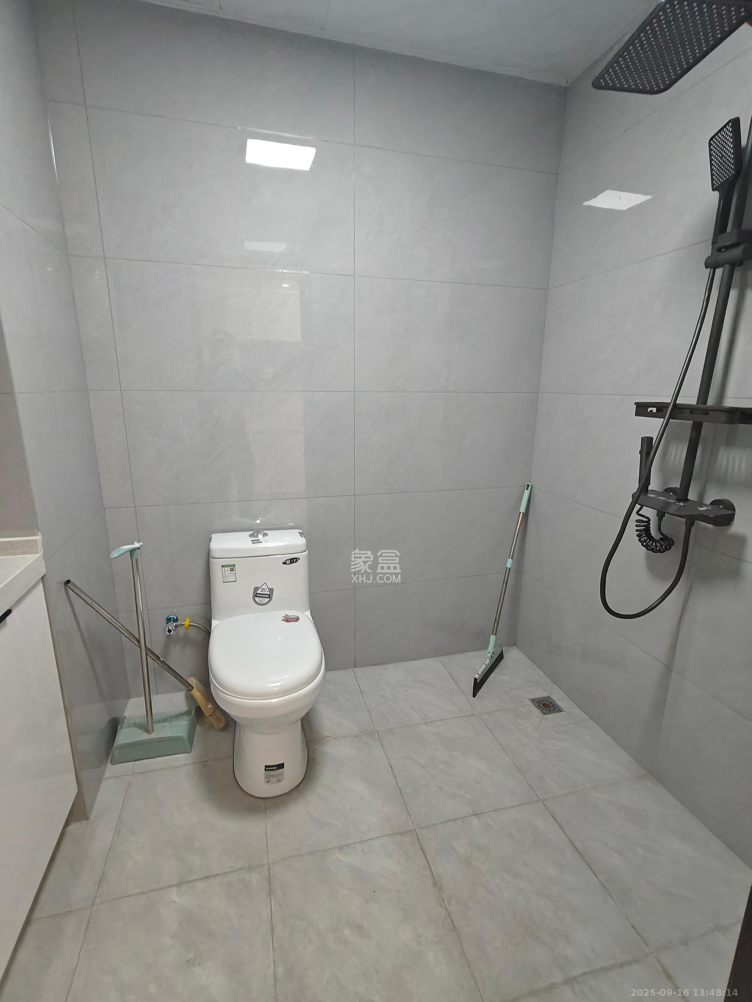 上城星座  1室1厅1卫    2700.0元/月室内图