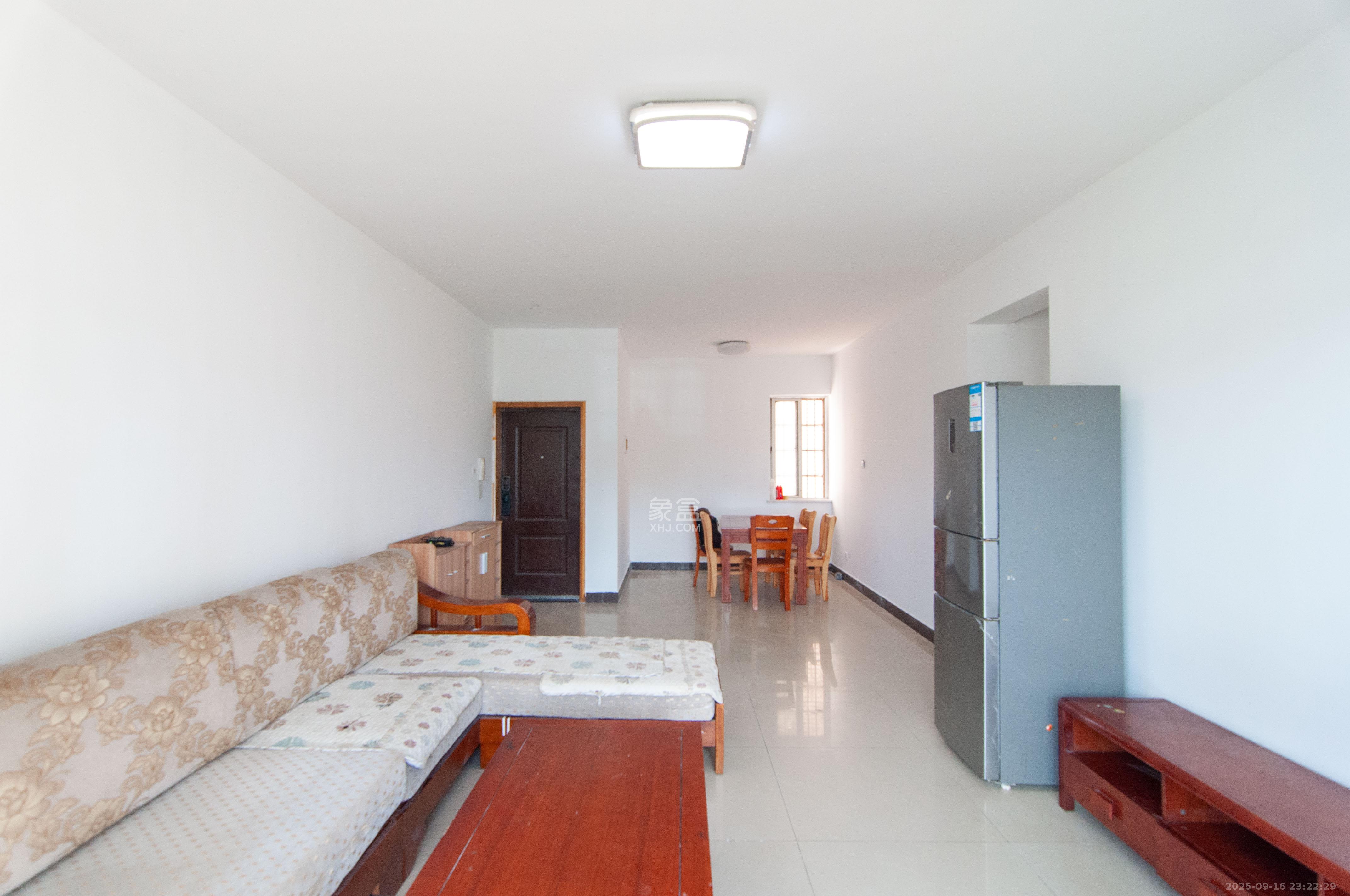 麓谷雅园 3室2厅2卫 66.8万 麓谷雅园 3室2厅2卫 66.8万客厅