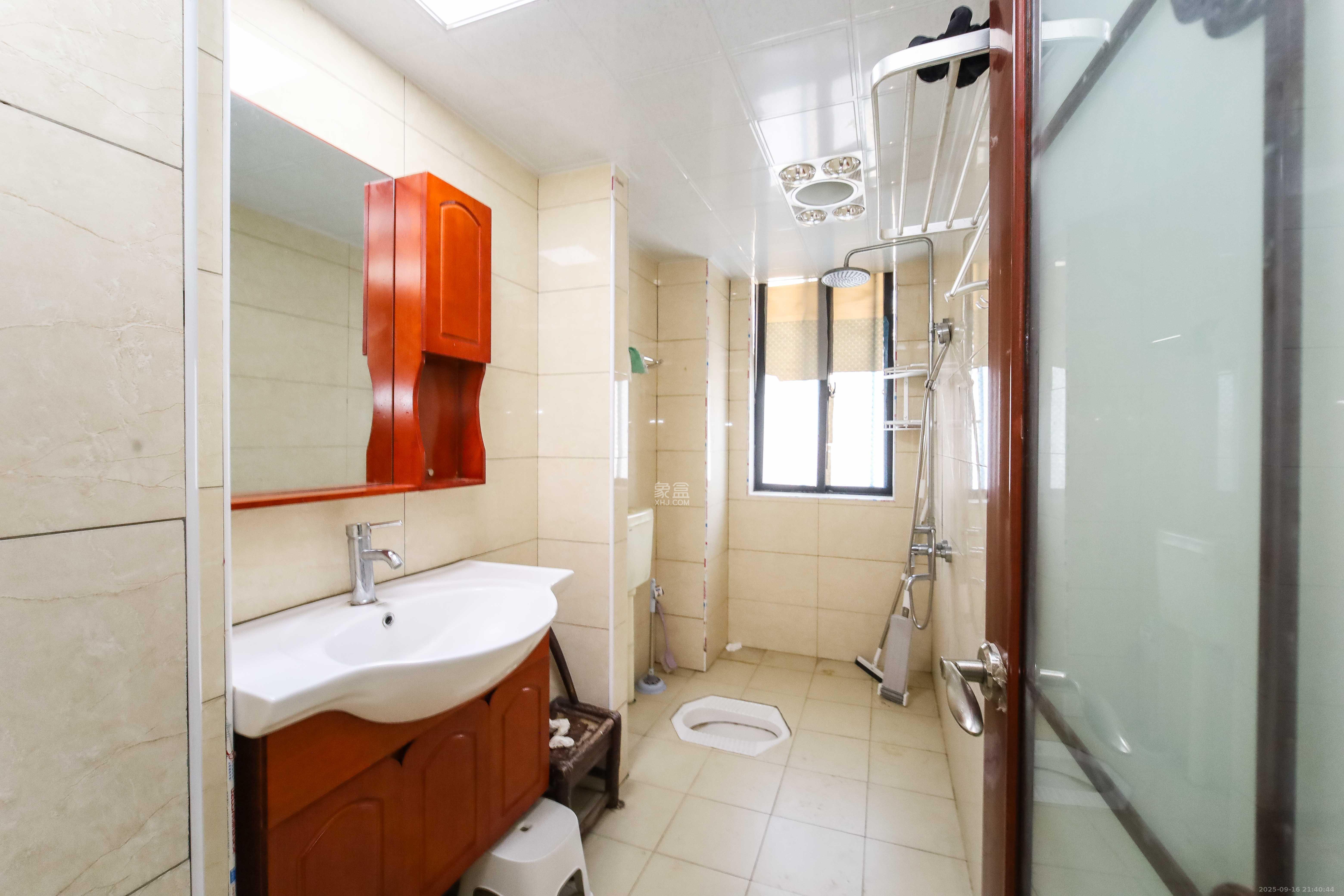 百纳广场(百纳公寓) 3室2厅2卫 122.0万 百纳广场(百纳公寓) 3室2厅2卫 122.0万卫生间