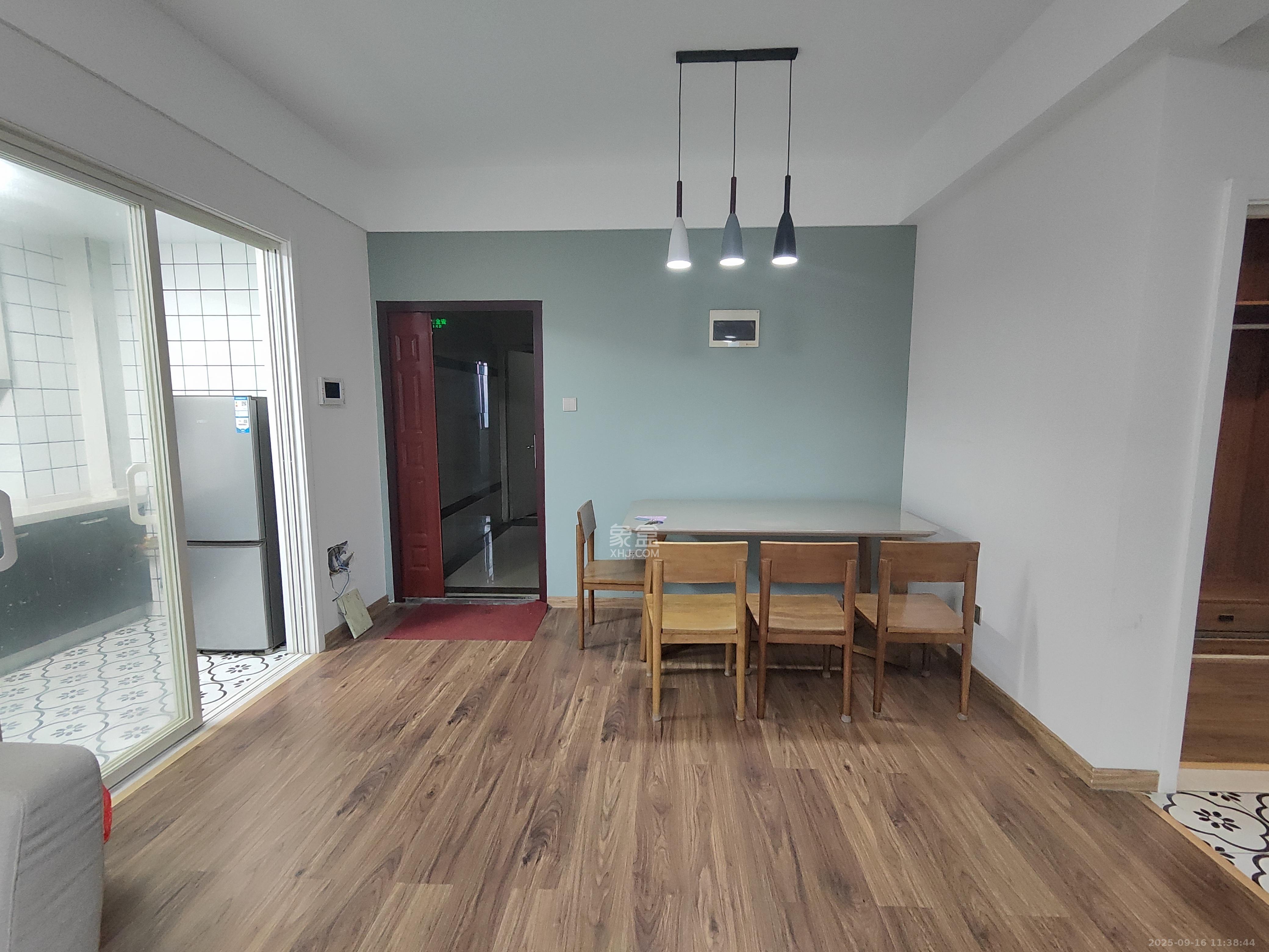 辉煌国际城一期  2室2厅1卫    2500.0元/月室内图