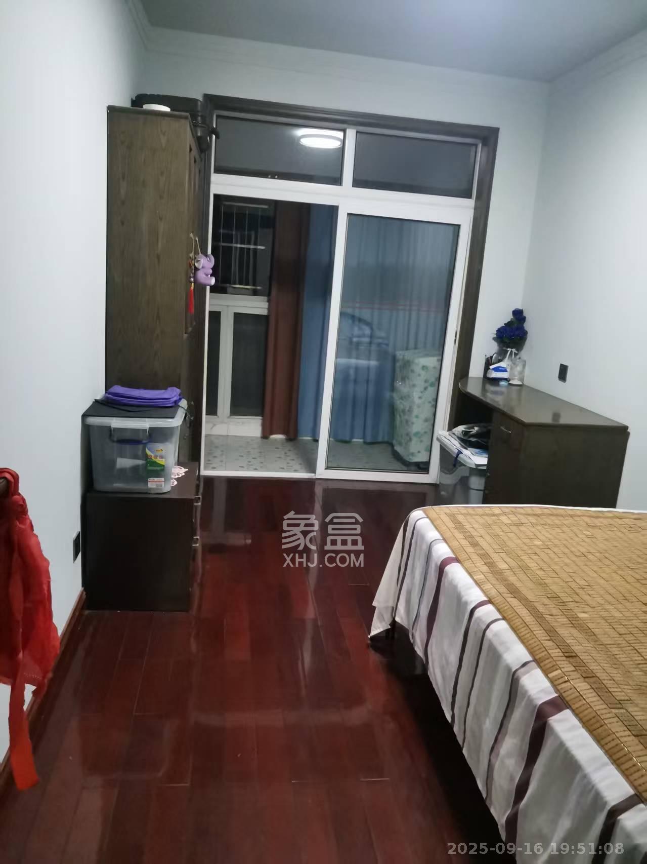 新桥小区  3室2厅1卫   1800.00元/月室内图