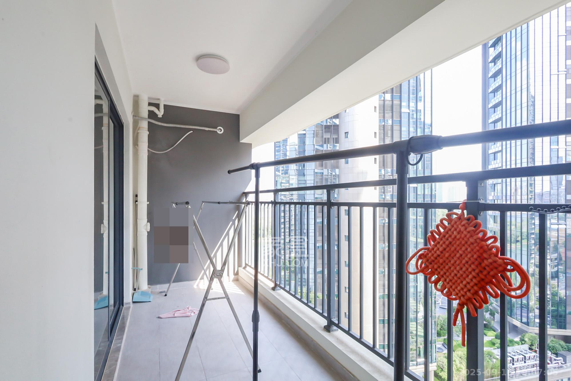 滨江府1913 4室2厅2卫 248.0万 滨江府1913 4室2厅2卫 248.0万阳台