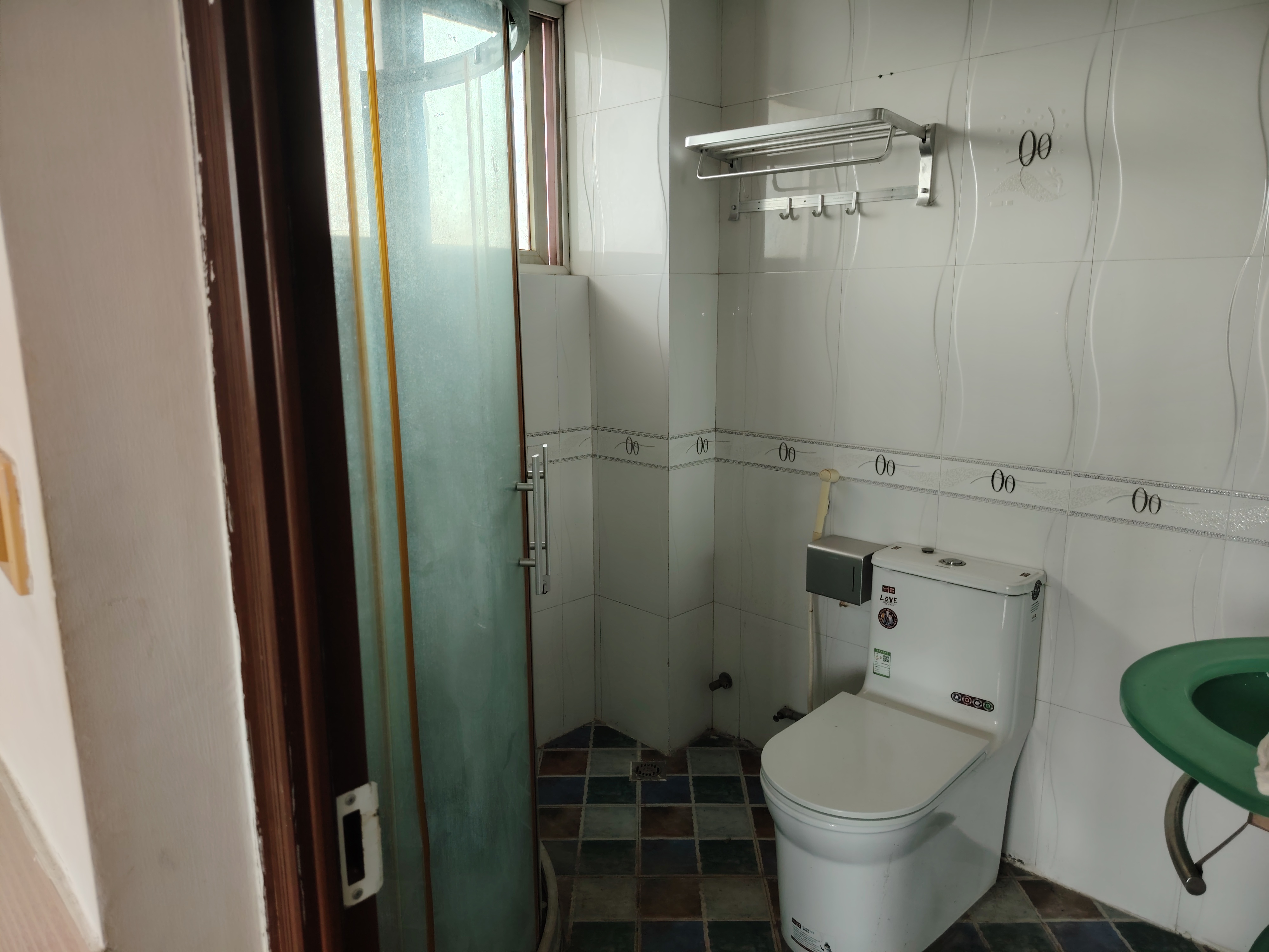 顺发新村  4室2厅2卫   2600.00元/月室内图
