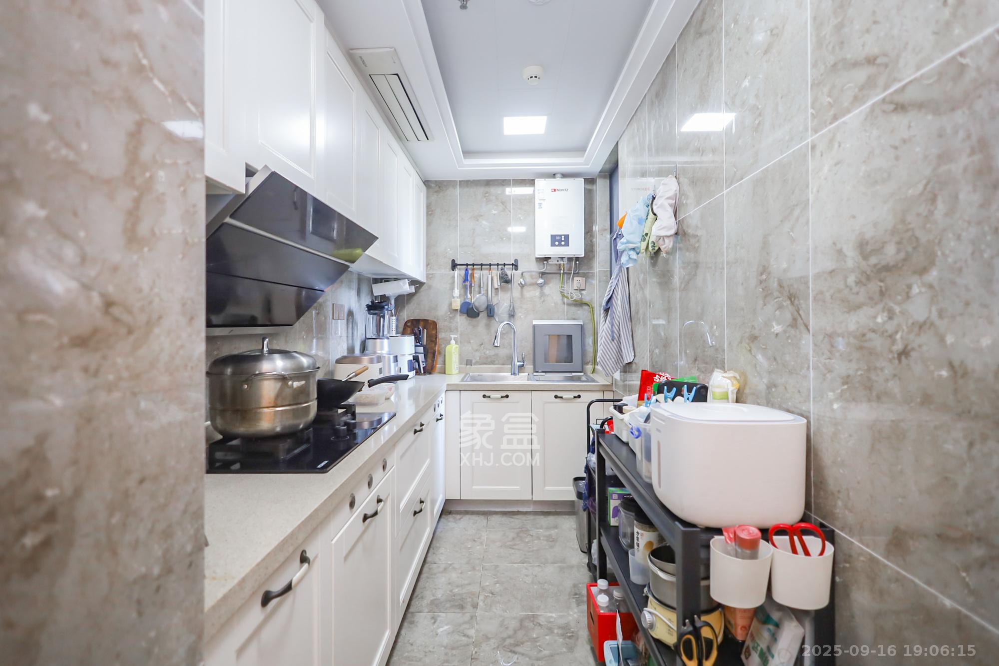 万科里金域国际  3室2厅2卫    228.0万厨房