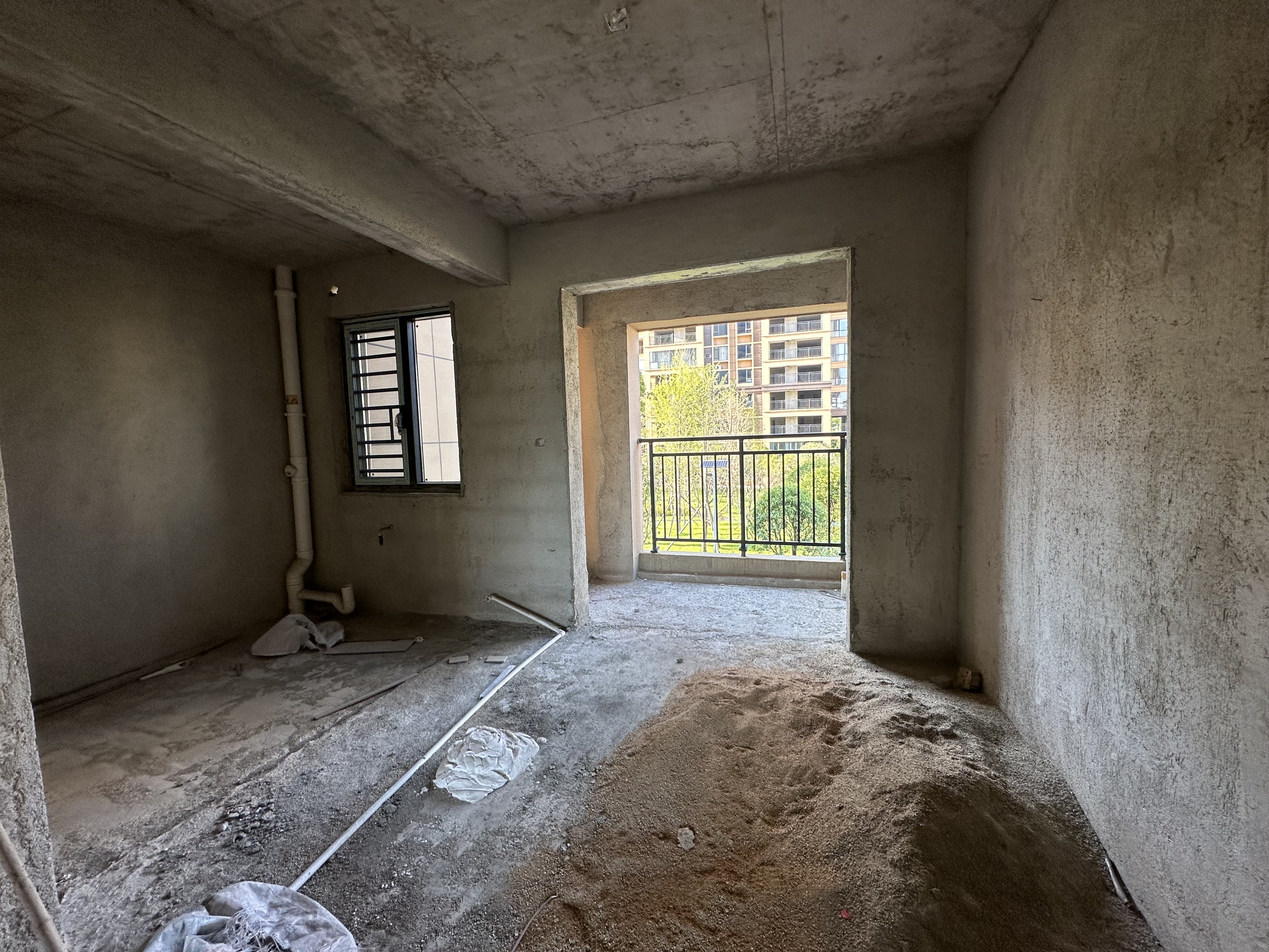 吉鸿花园 3室2厅2卫 65.5万 吉鸿花园 3室2厅2卫 65.5万客厅