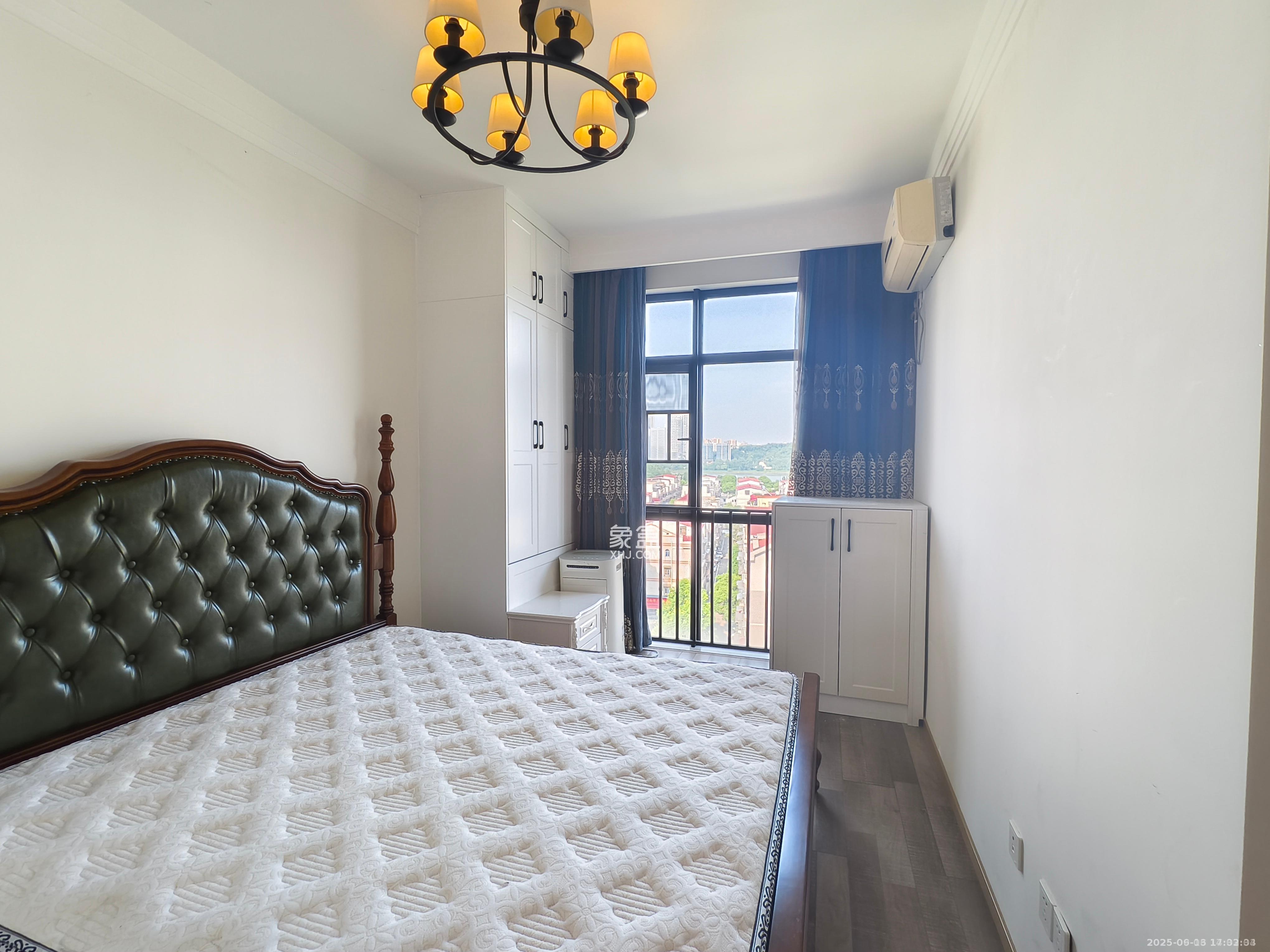 阳光100一期、四五期  2室2厅1卫    2500.0元/月室内图