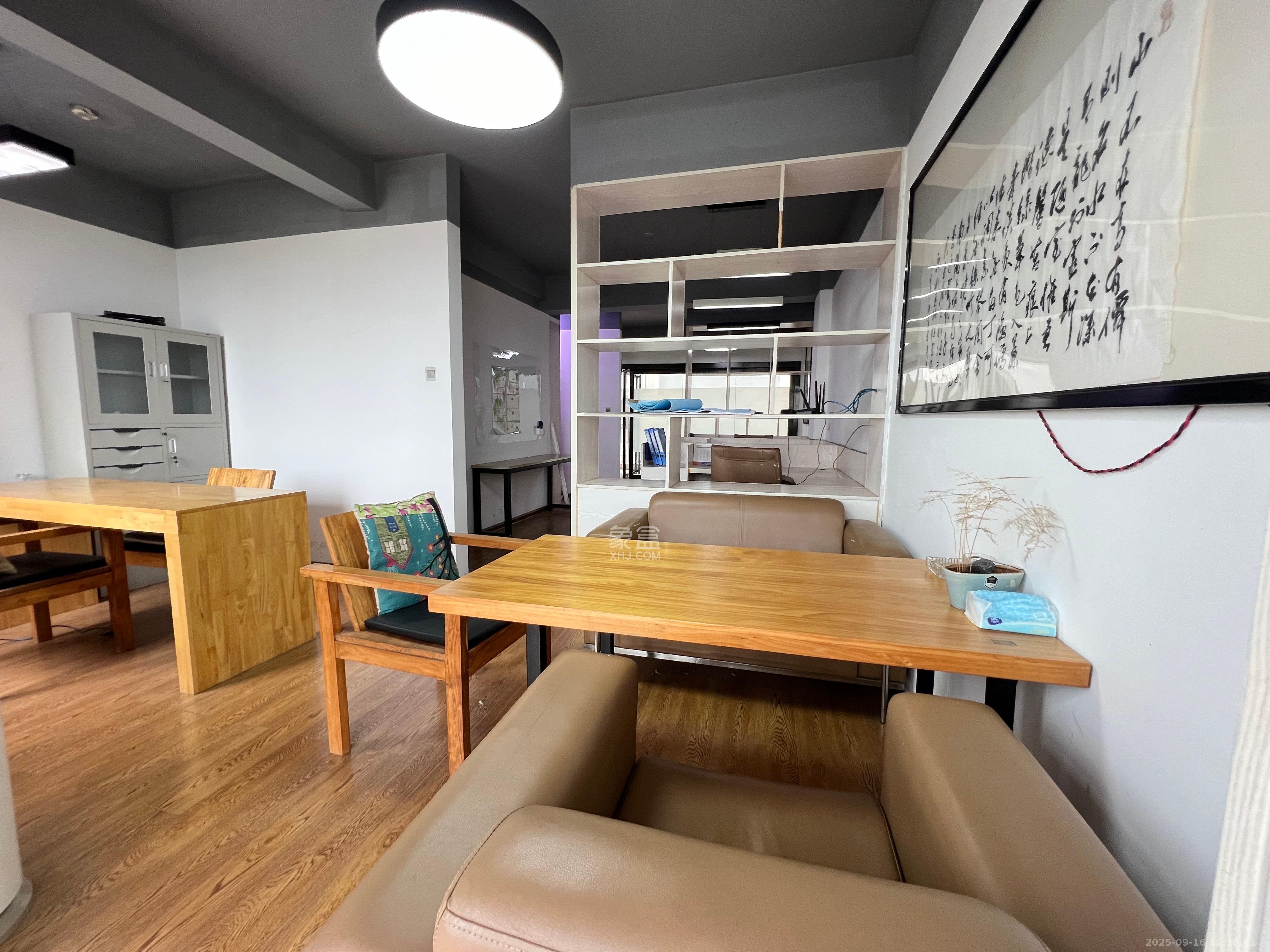 长房中庭国际(东郡华蓉广场) 2室1厅1卫 3300.0元/月 长房中庭国际(东郡华蓉广场) 2室1厅1卫 3300.0元/月室内图