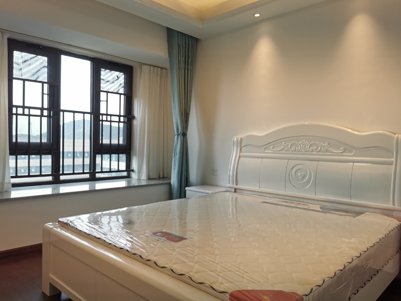 荣盛碧桂园铂悦府  3室2厅2卫    2200.0元/月室内图