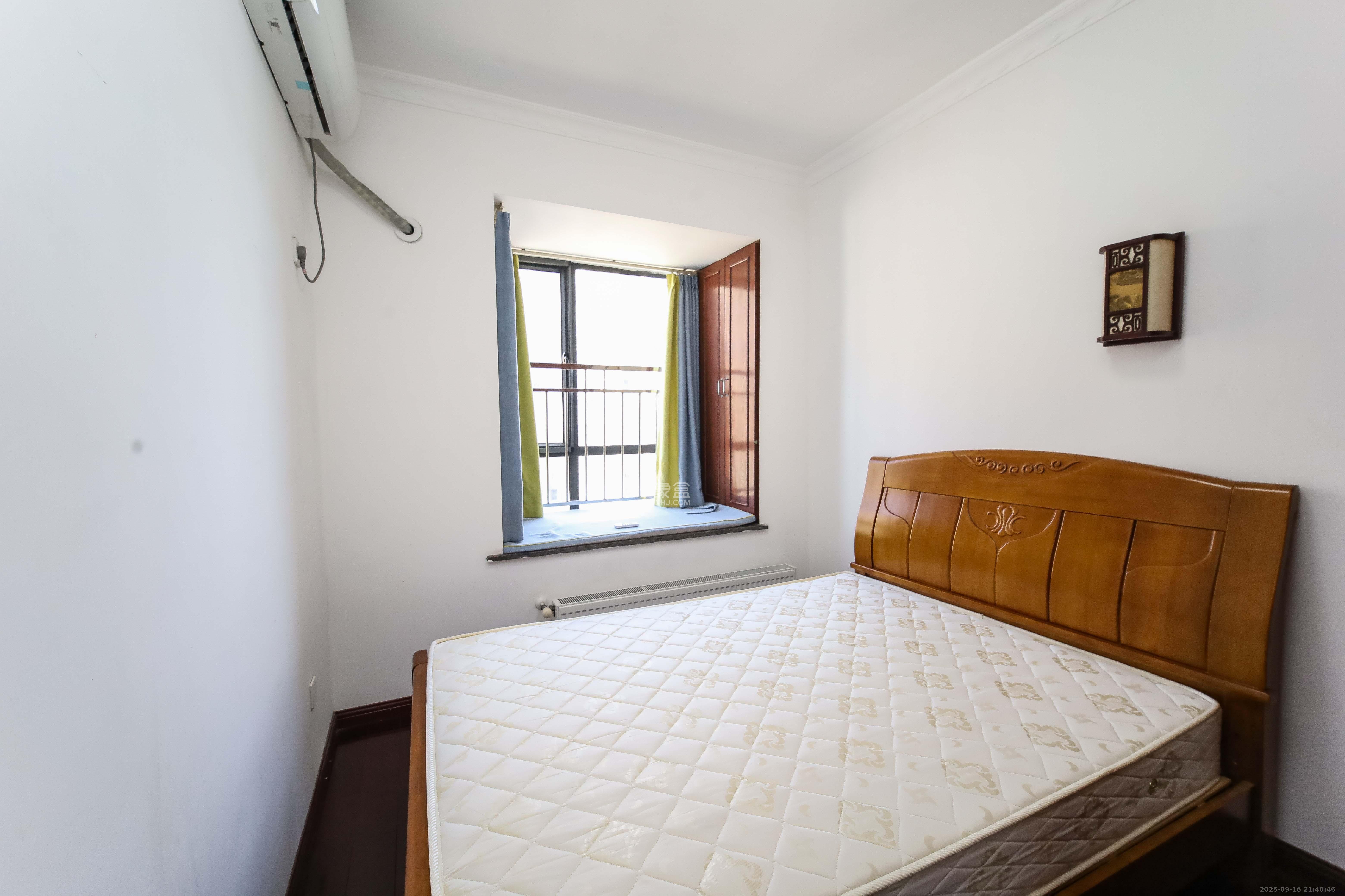 百纳广场（百纳公寓）  3室2厅2卫    122.0万卧室