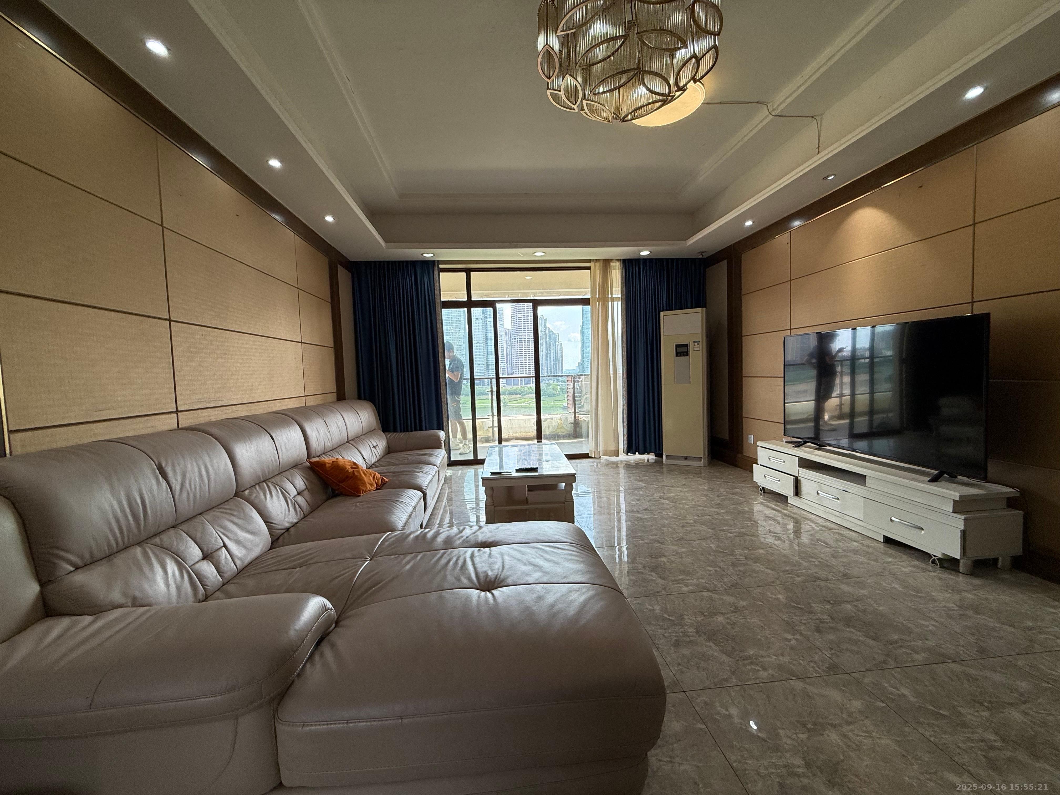 恒大御景半岛湘江苑(恒大御景半岛一期)  3室2厅2卫    4500.0元/月 恒大御景半岛湘江苑(恒大御景半岛一期)  3室2厅2卫    4500.0元/月