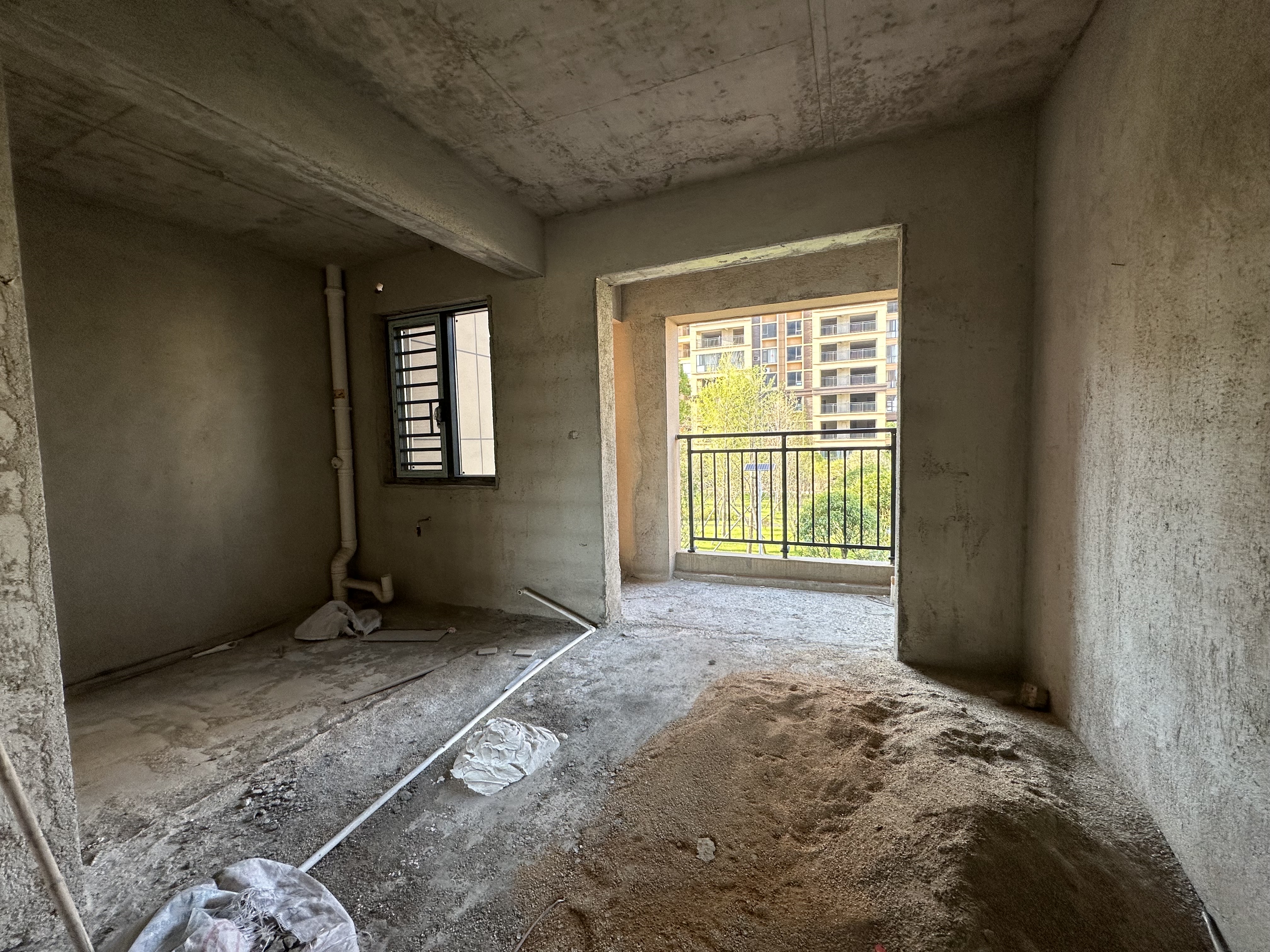 吉鸿花园 3室2厅2卫 65.5万 吉鸿花园 3室2厅2卫 65.5万客厅