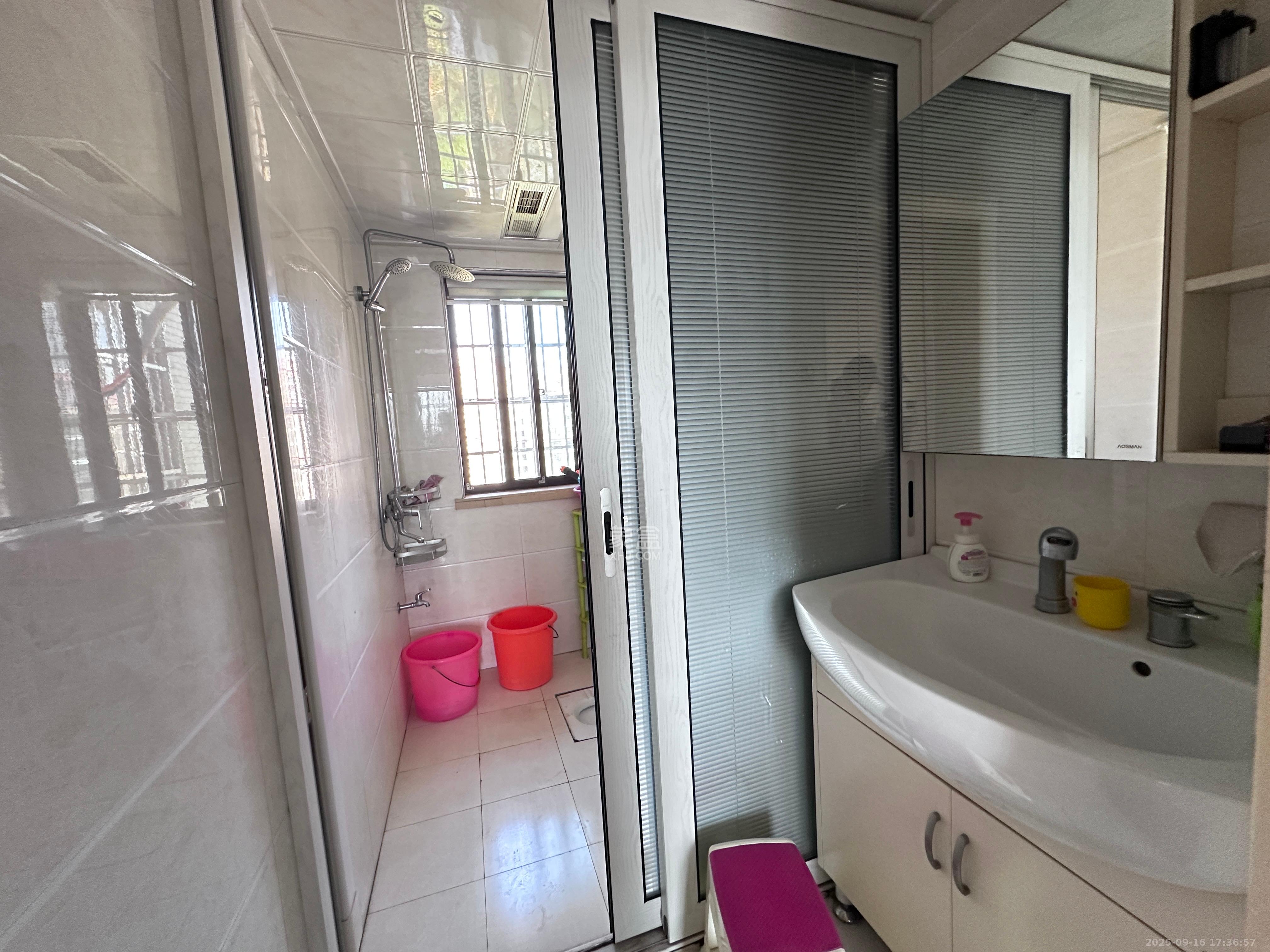 联丰苑  3室2厅2卫    2400.0元/月室内图