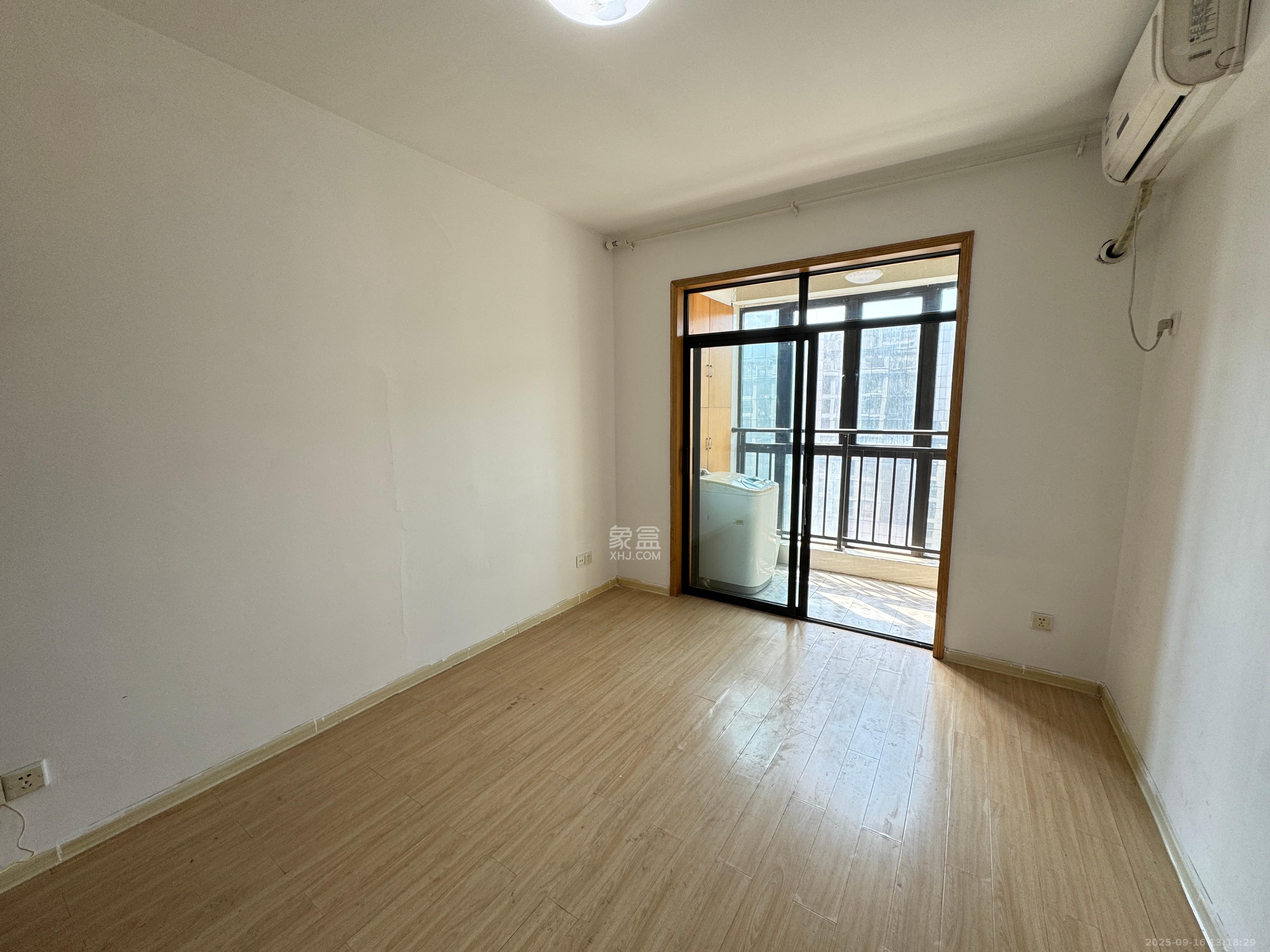 湘腾城市广场  3室2厅1卫    3200.0元/月室内图