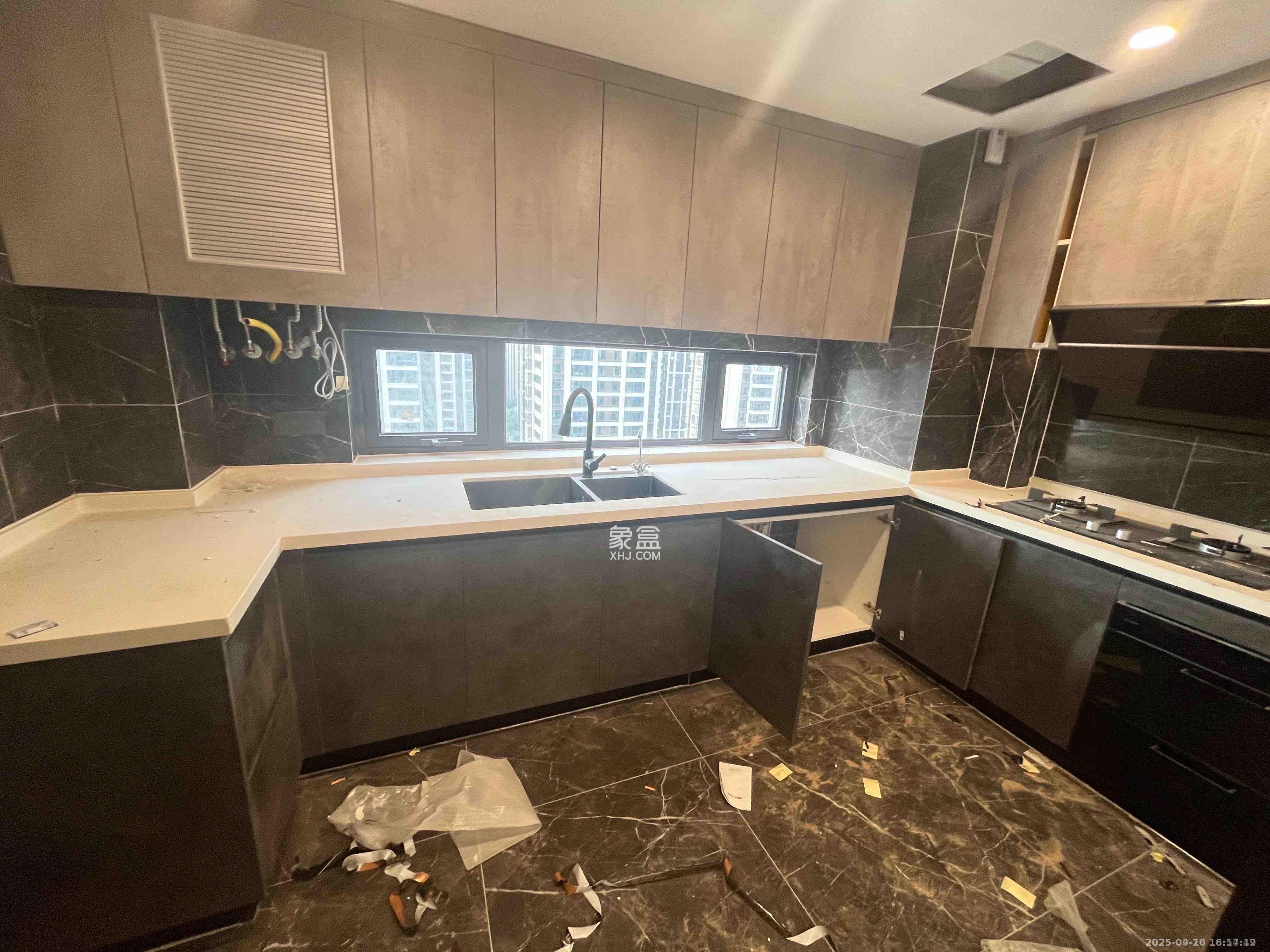 绿地麓云国际一期 5室2厅3卫 5500.0元/月 绿地麓云国际一期 5室2厅3卫 5500.0元/月室内图