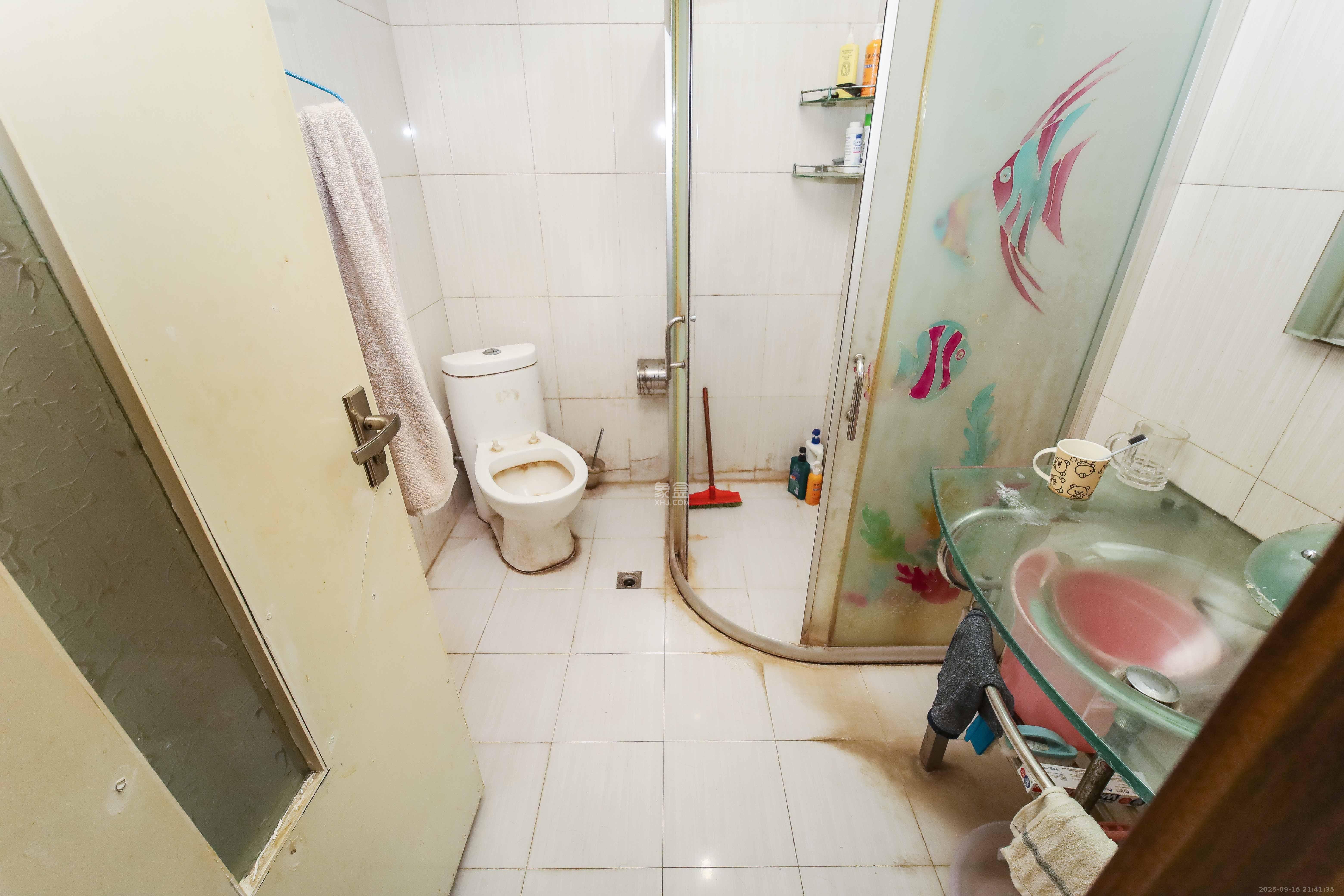 康欣园 3室2厅2卫 88.0万 康欣园 3室2厅2卫 88.0万卫生间