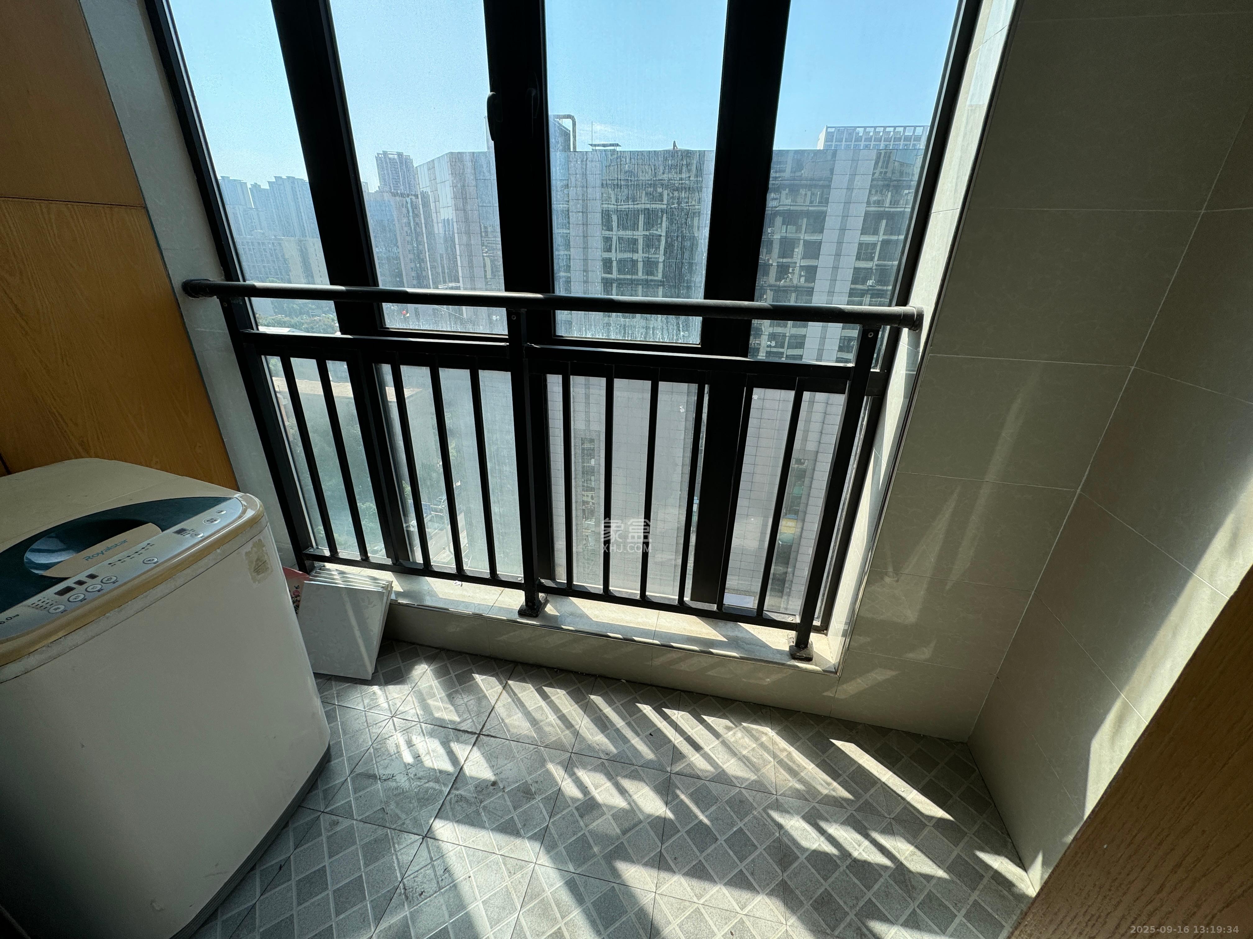 湘腾城市广场  3室2厅1卫    3200.0元/月室内图