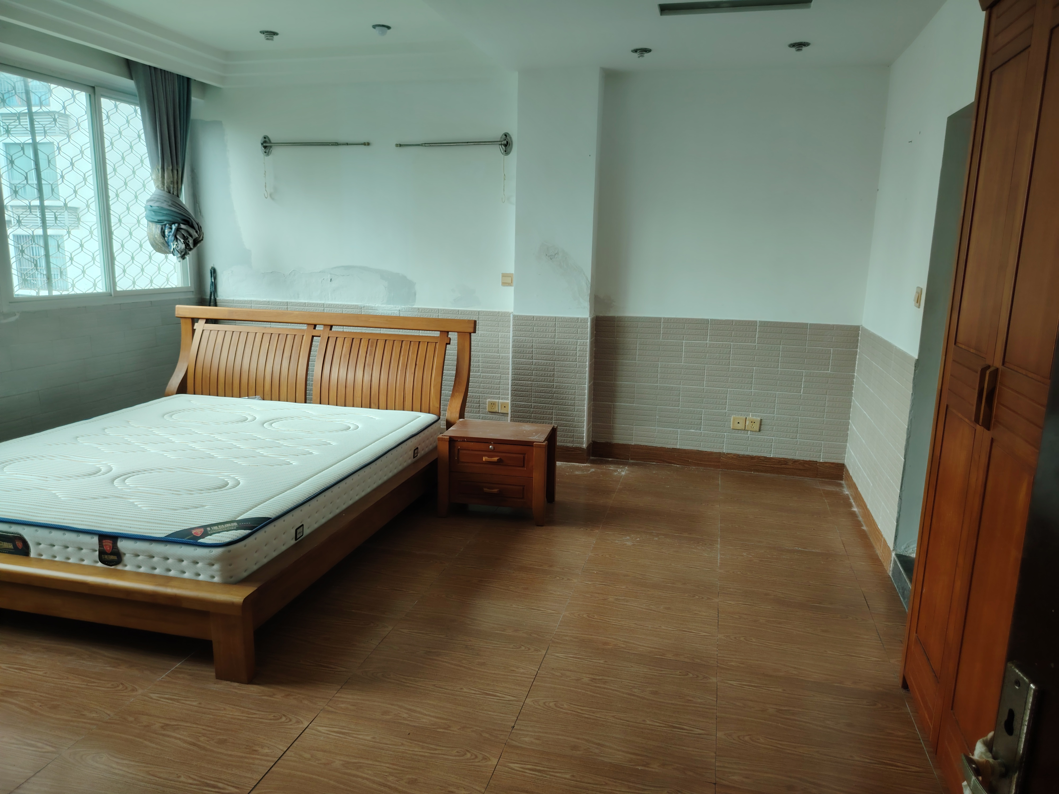 顺发新村 4室2厅2卫 2600.0元/月 顺发新村 4室2厅2卫 2600.0元/月室内图