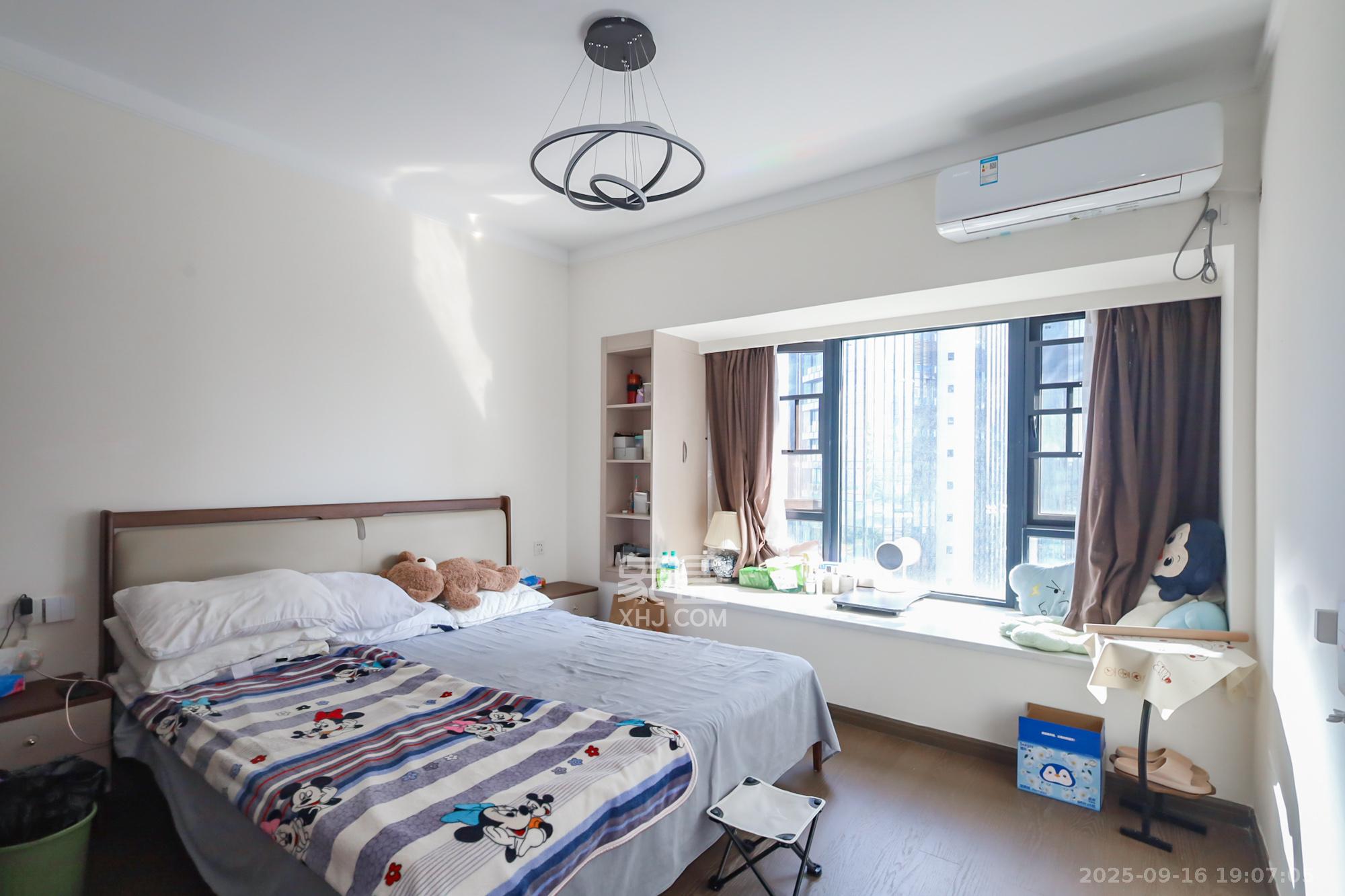 滨江府1913 4室2厅2卫 248.0万 滨江府1913 4室2厅2卫 248.0万卧室