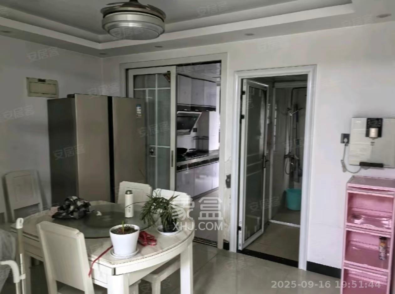 丽发新城  3室2厅1卫    2000.0元/月室内图