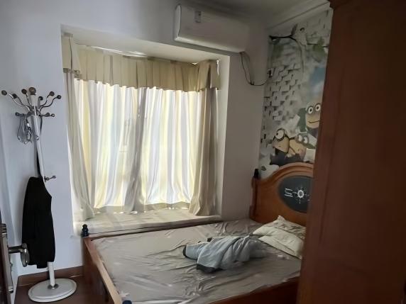 绿地海长流三期  5室2厅2卫    150.68万室内图1