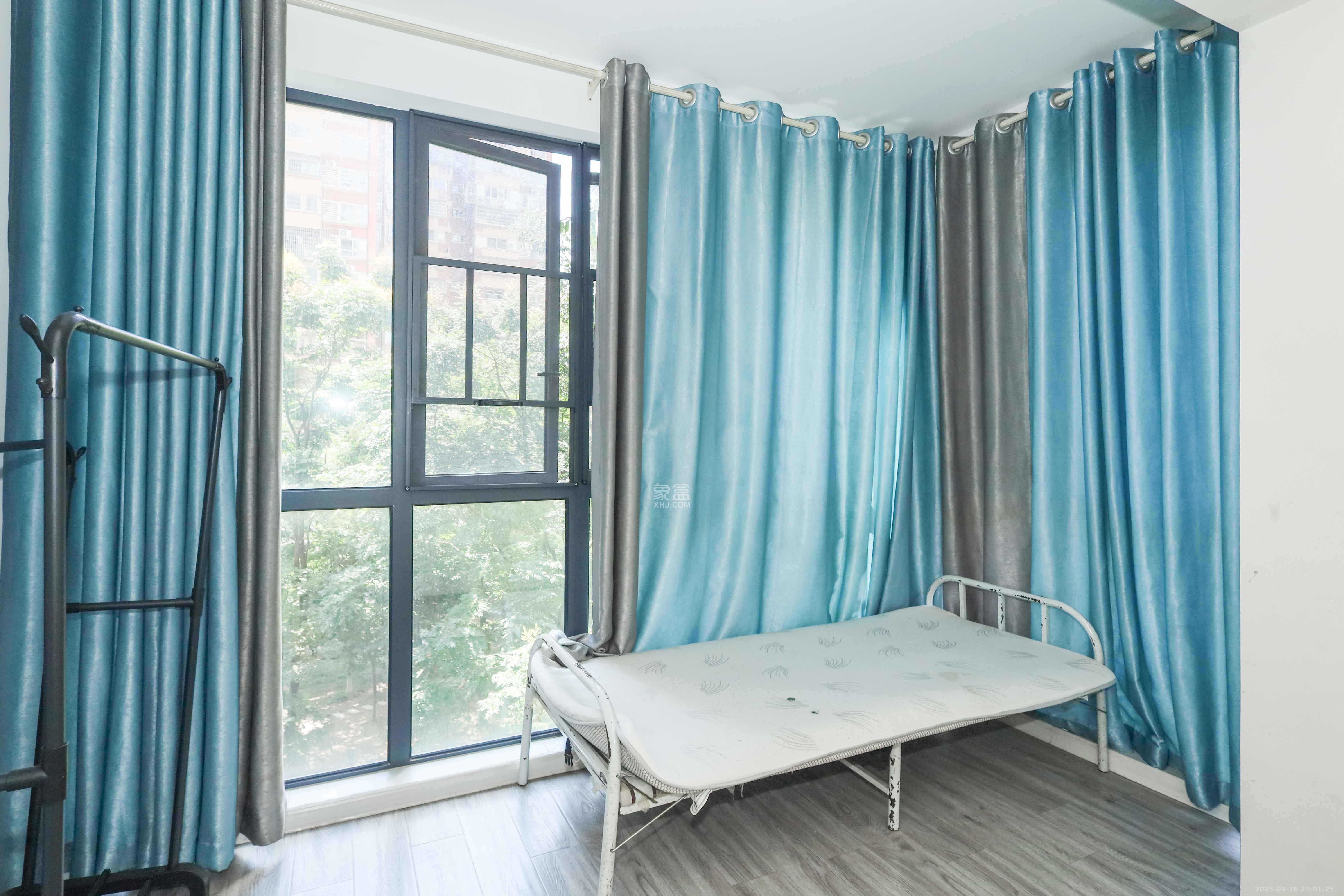 润芳园 4室2厅2卫 115.0万 润芳园 4室2厅2卫 115.0万卧室