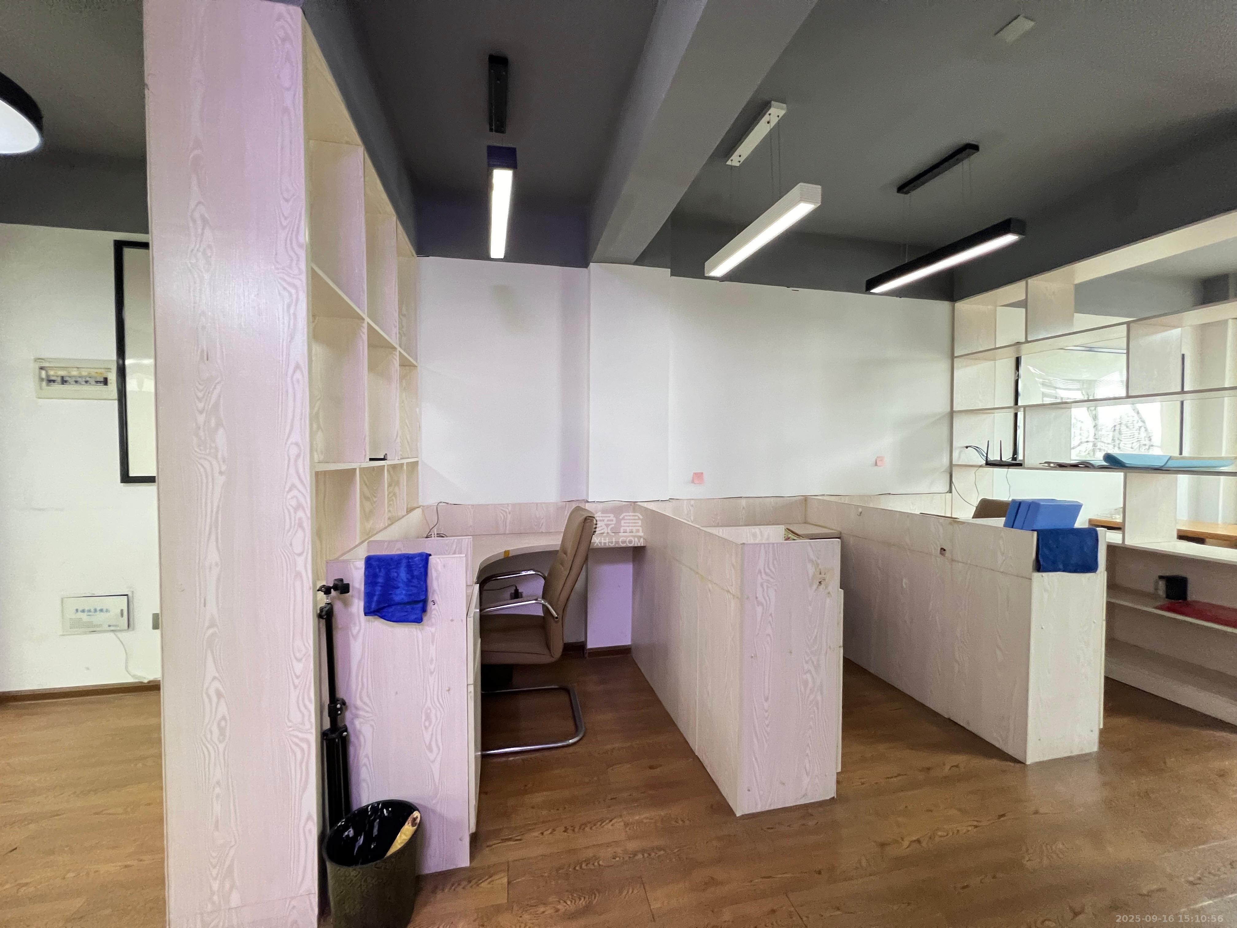 长房中庭国际(东郡华蓉广场) 2室1厅1卫 3300.0元/月 长房中庭国际(东郡华蓉广场) 2室1厅1卫 3300.0元/月室内图