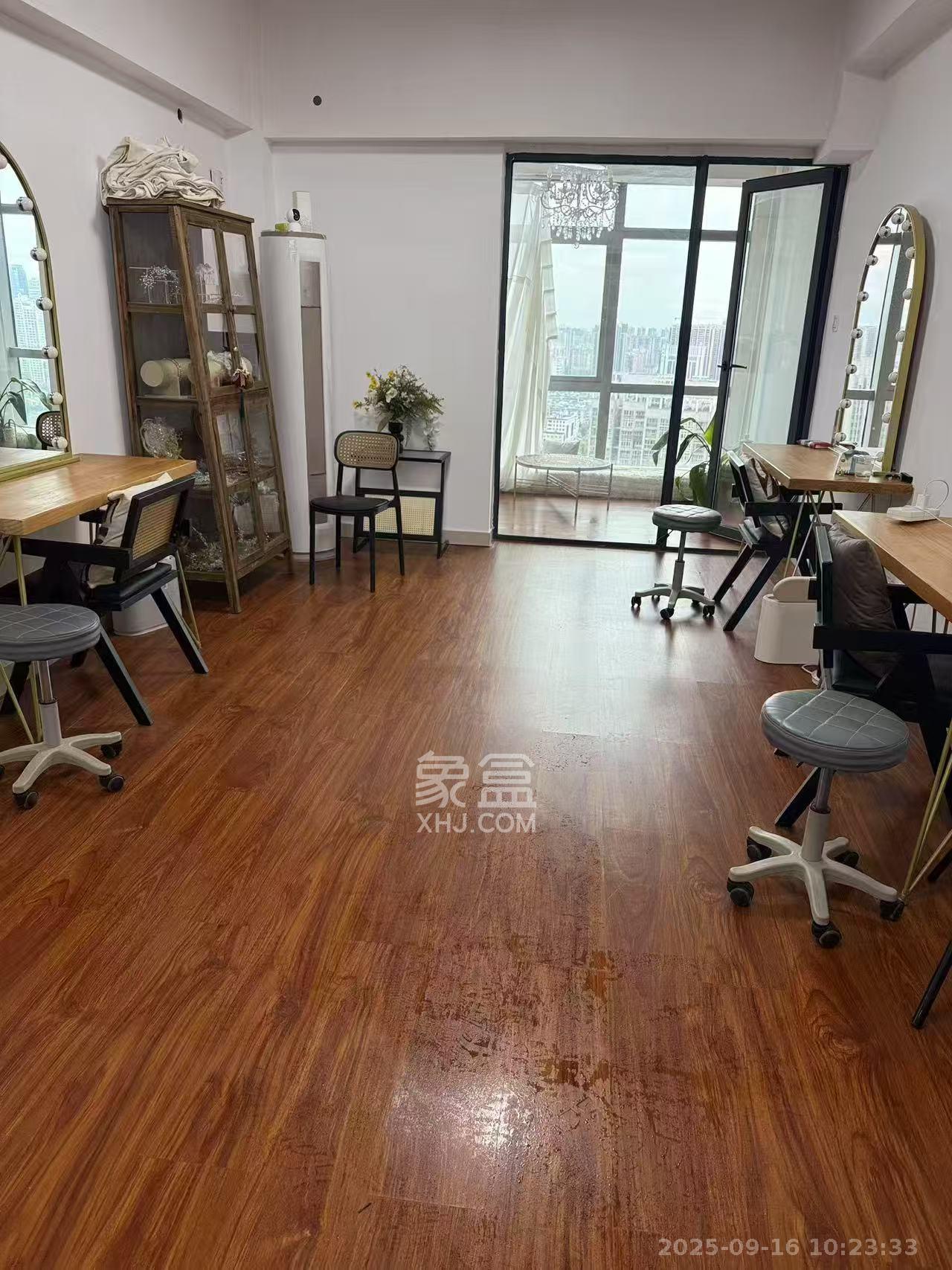 奥克斯广场 1室1厅1卫 2600.0元/月 奥克斯广场 1室1厅1卫 2600.0元/月室内图