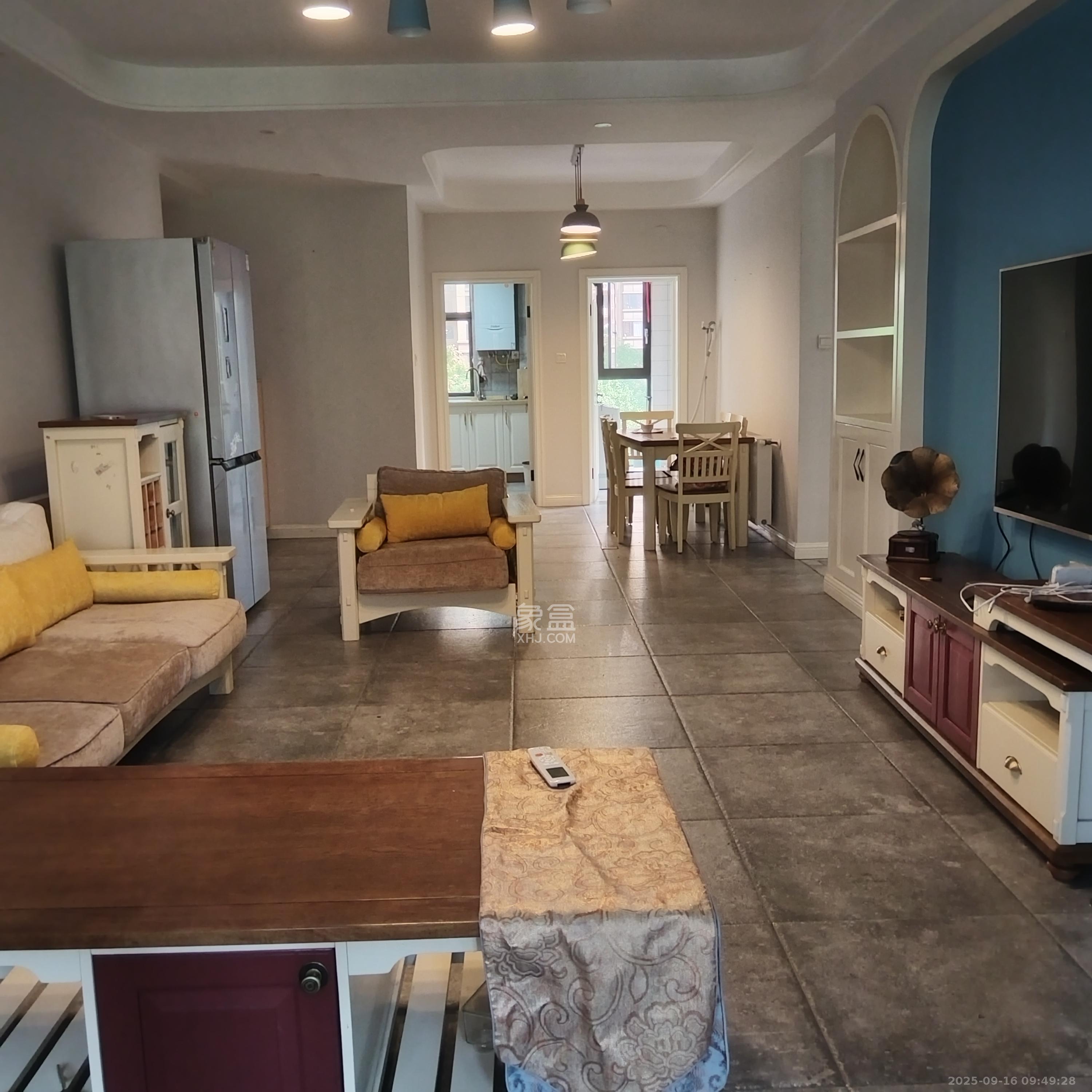 德润小区(丰升德润小区) 4室2厅2卫 4300.0元/月 德润小区(丰升德润小区) 4室2厅2卫 4300.0元/月室内图